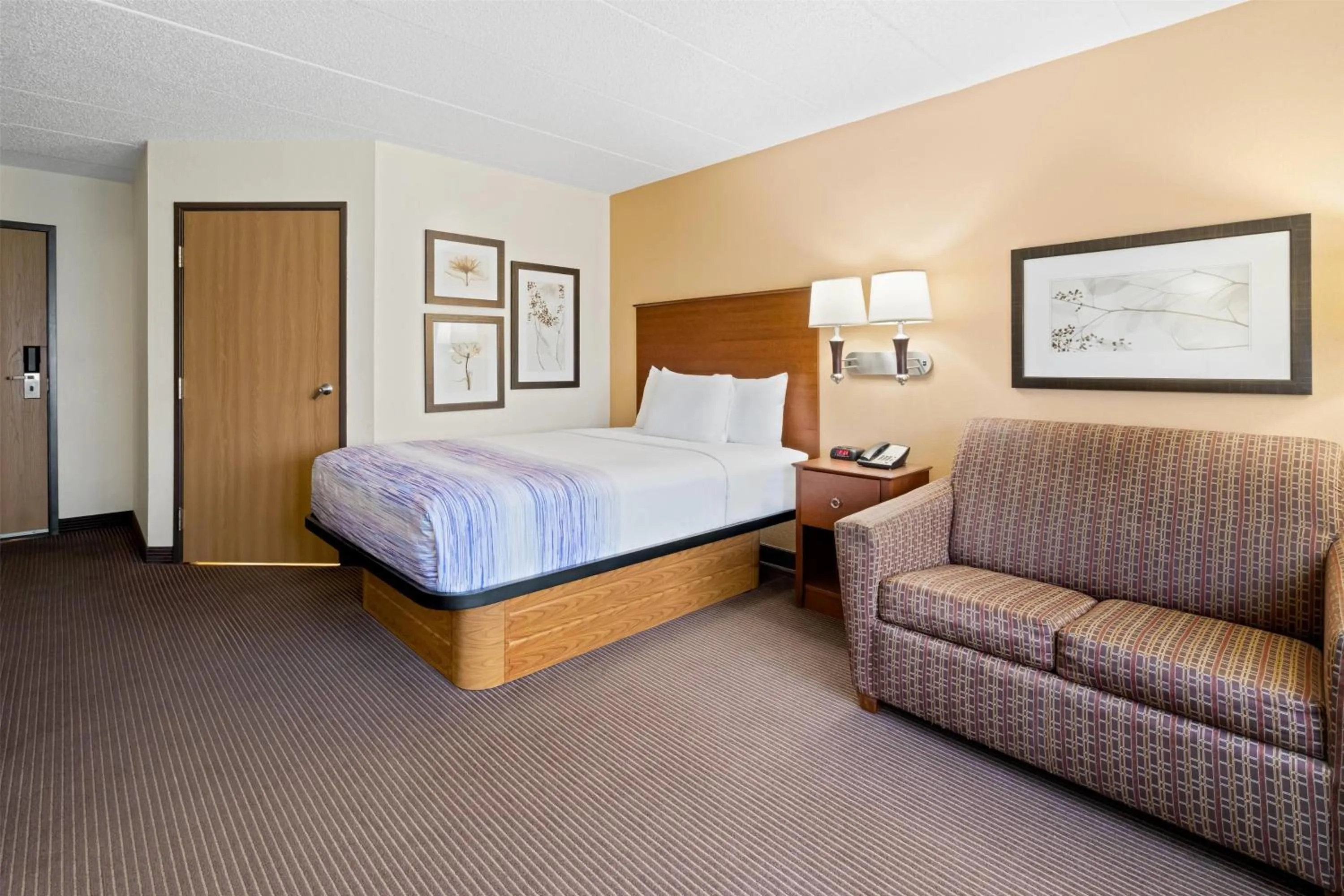 Queen Room - Mobility Access/Non-Smoking in AmericInn by Wyndham Bismarck