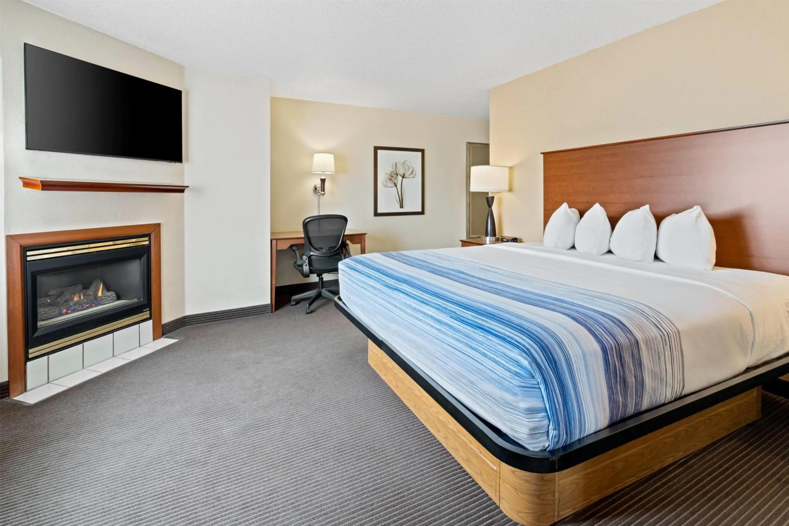 One-Bedroom Superior King Suite - Non-Smoking in AmericInn by Wyndham Bismarck