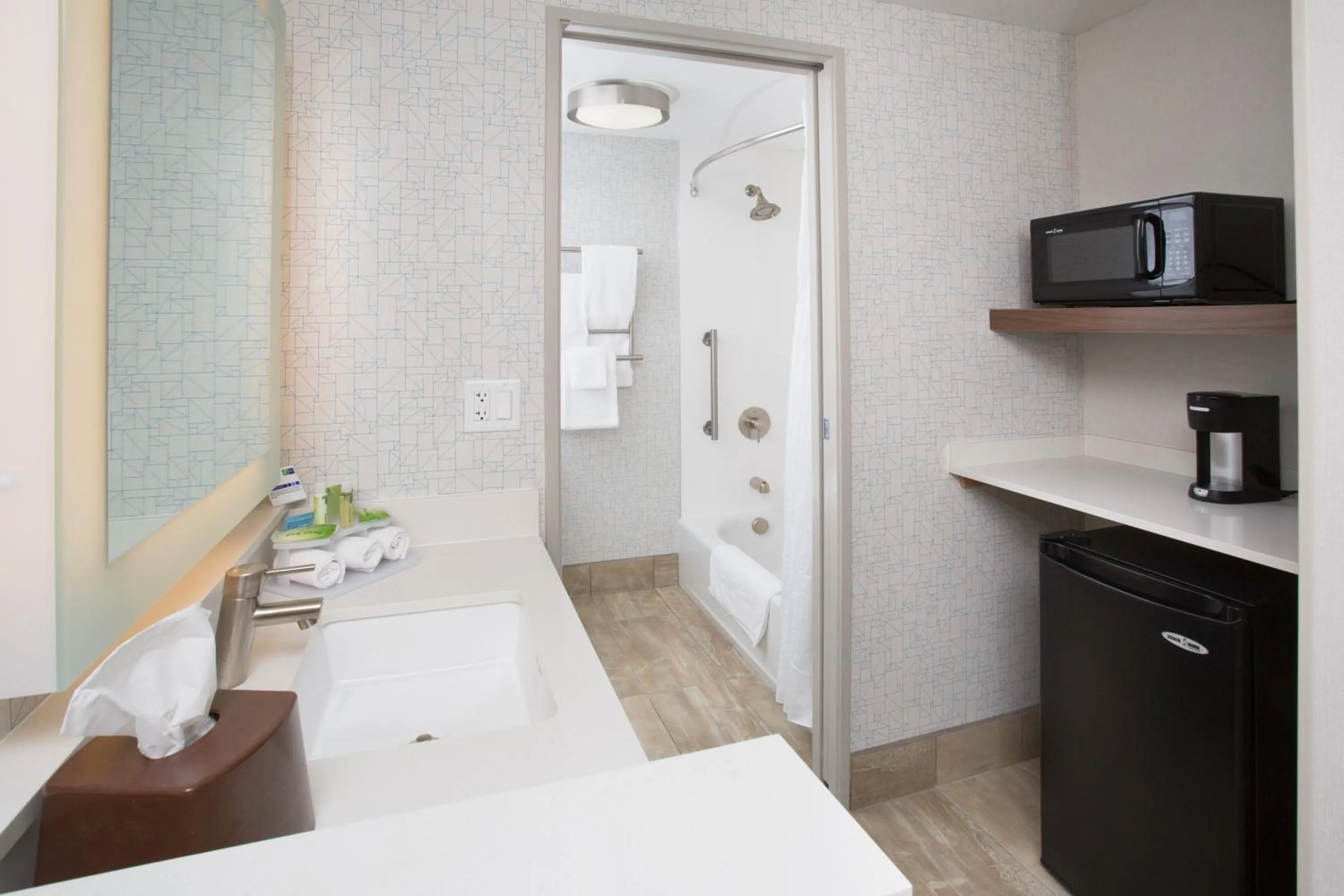 Standard Queen Room with Two Queen Beds in Holiday Inn Express Salt Lake City Downtown by IHG