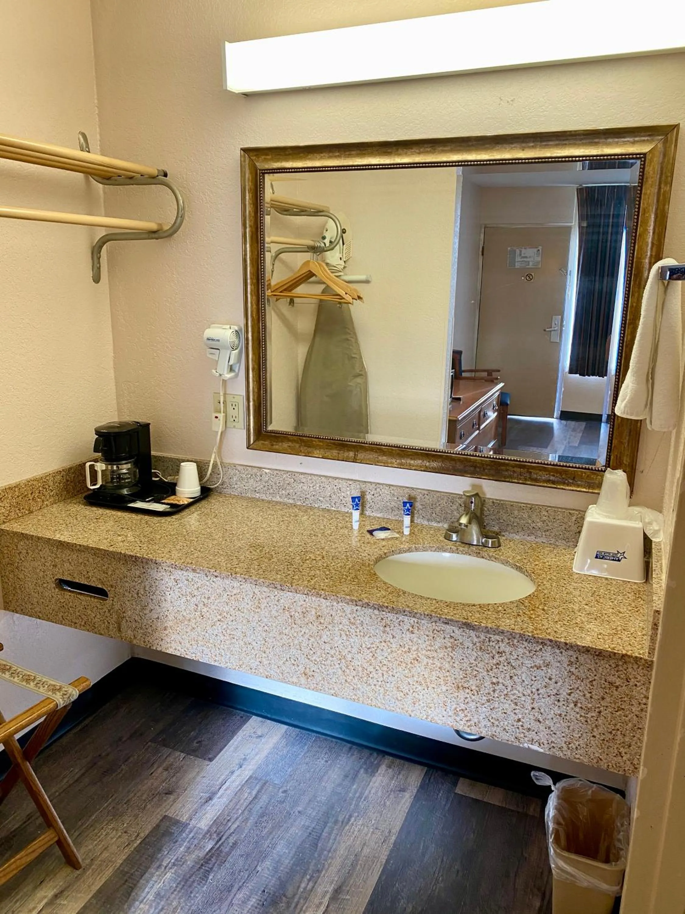 Queen Room with Two Queen Beds - Non-Smoking in Motel 6 Marianna, FL