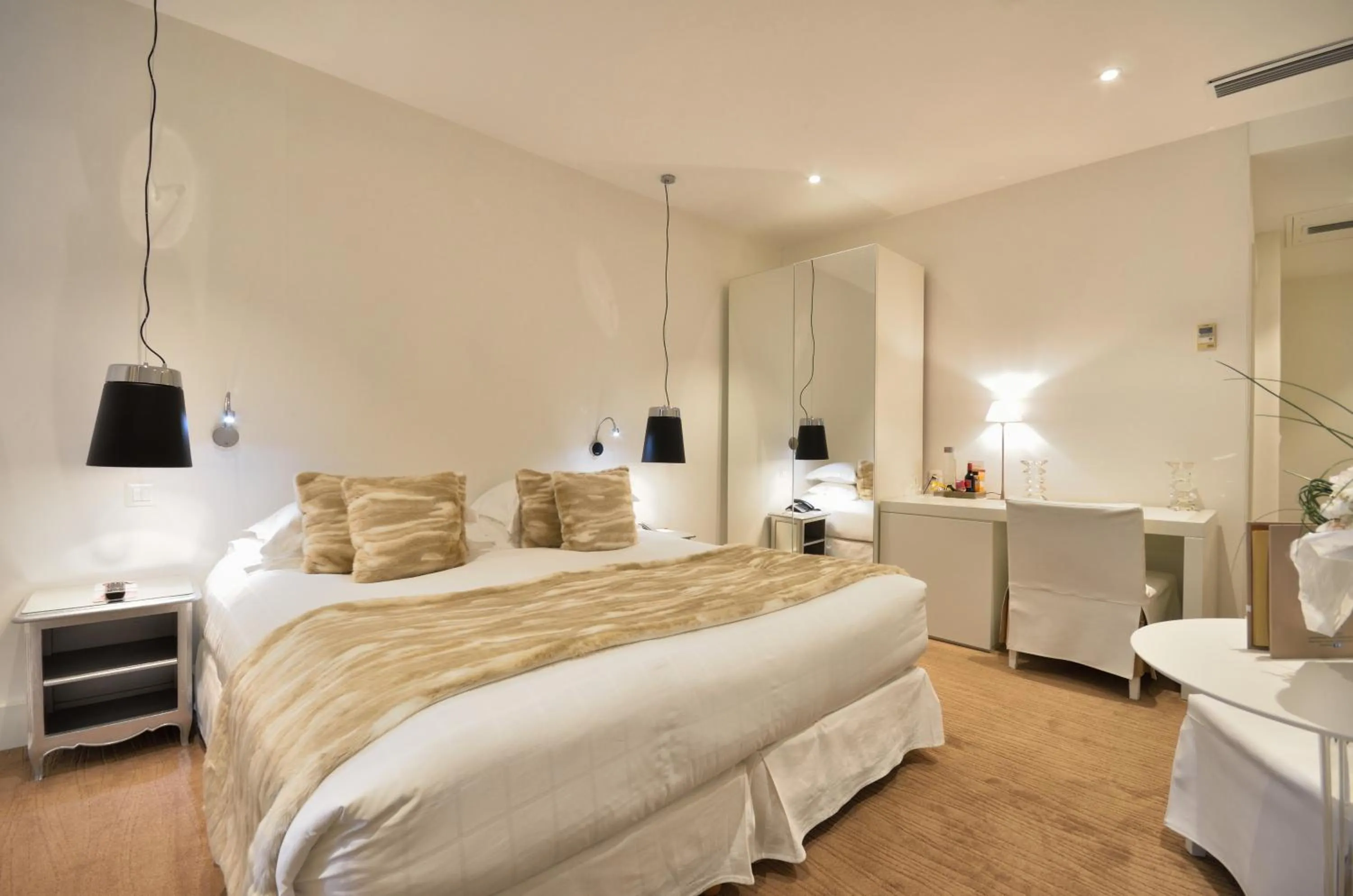 Prestige Double Room in Hotel Renoir