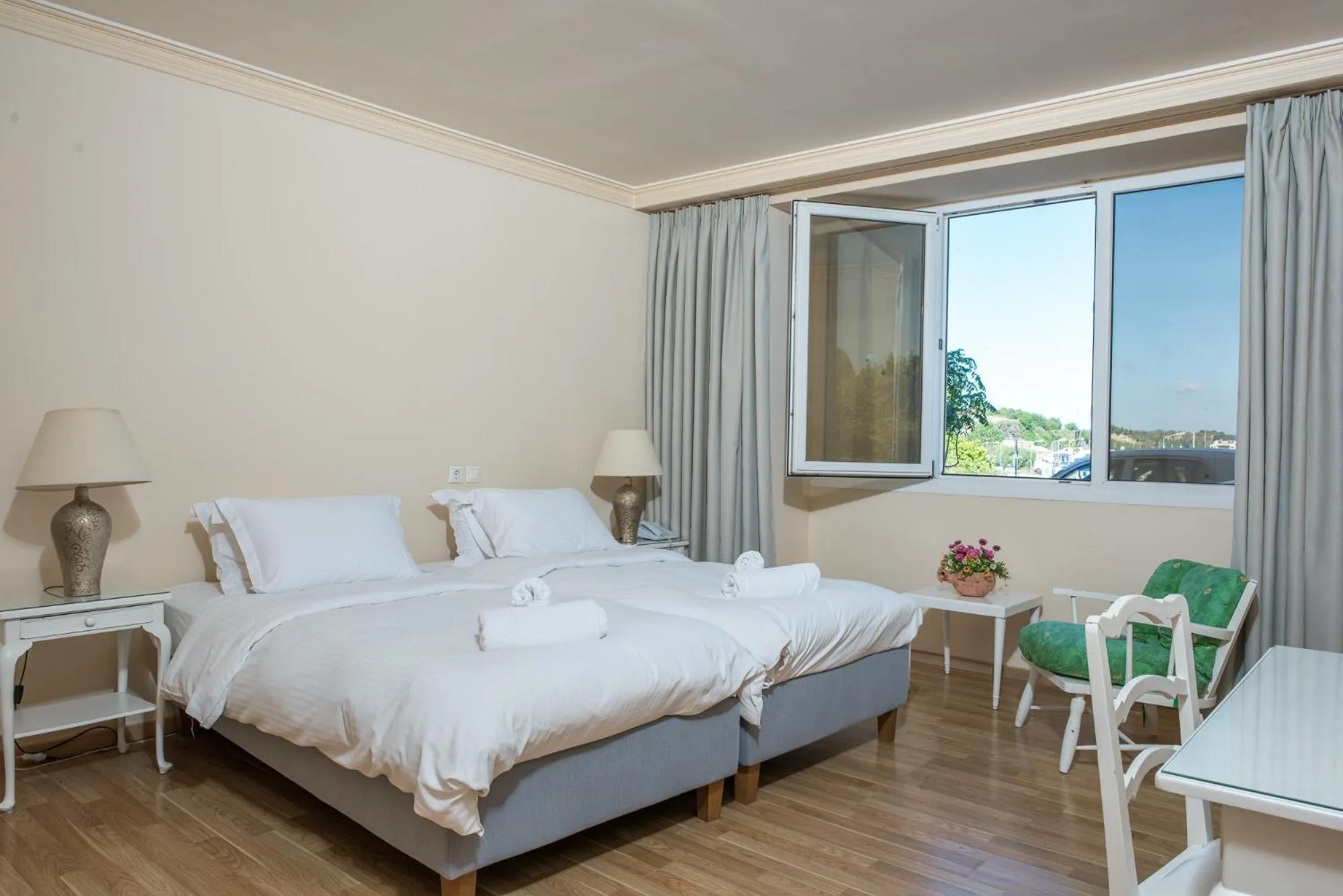 Family Room in City Marina