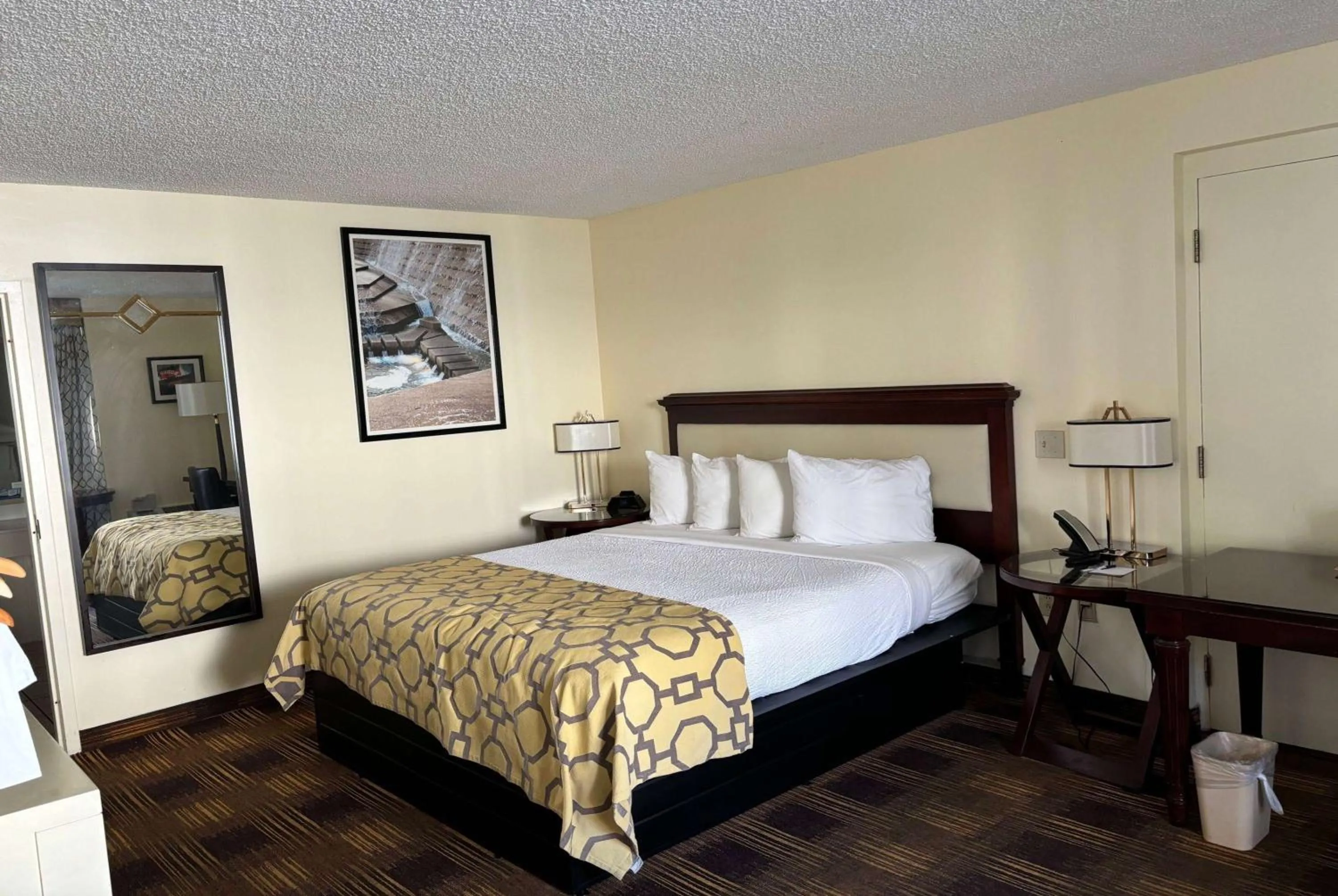 King Room - Disability Access/Non-Smoking in Baymont by Wyndham Johnson City