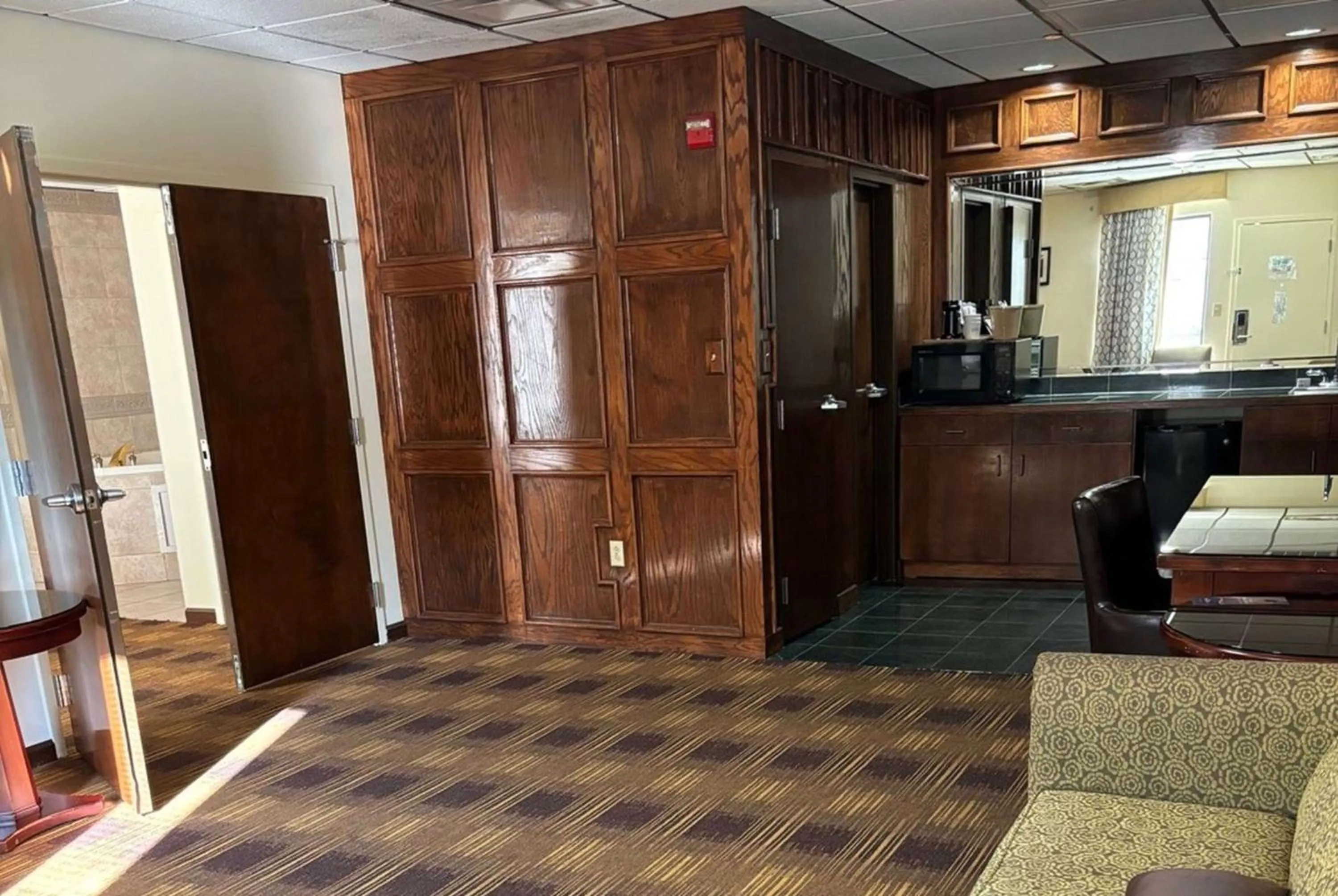 One-Bedroom Suite with King Bed, First Floor, Non-Smoking in Baymont by Wyndham Johnson City