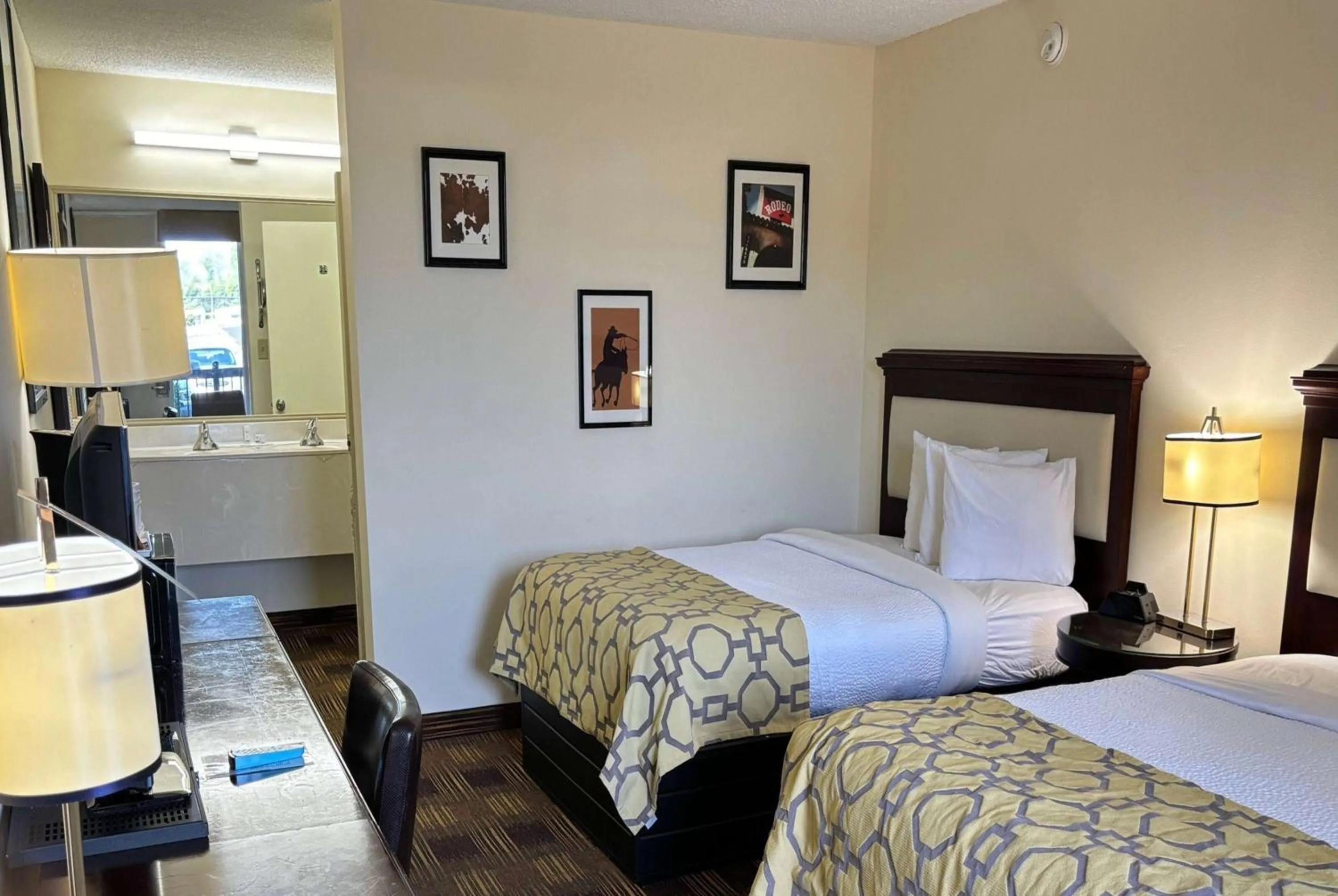 Double Room with Two Double Beds - Smoking in Baymont by Wyndham Johnson City