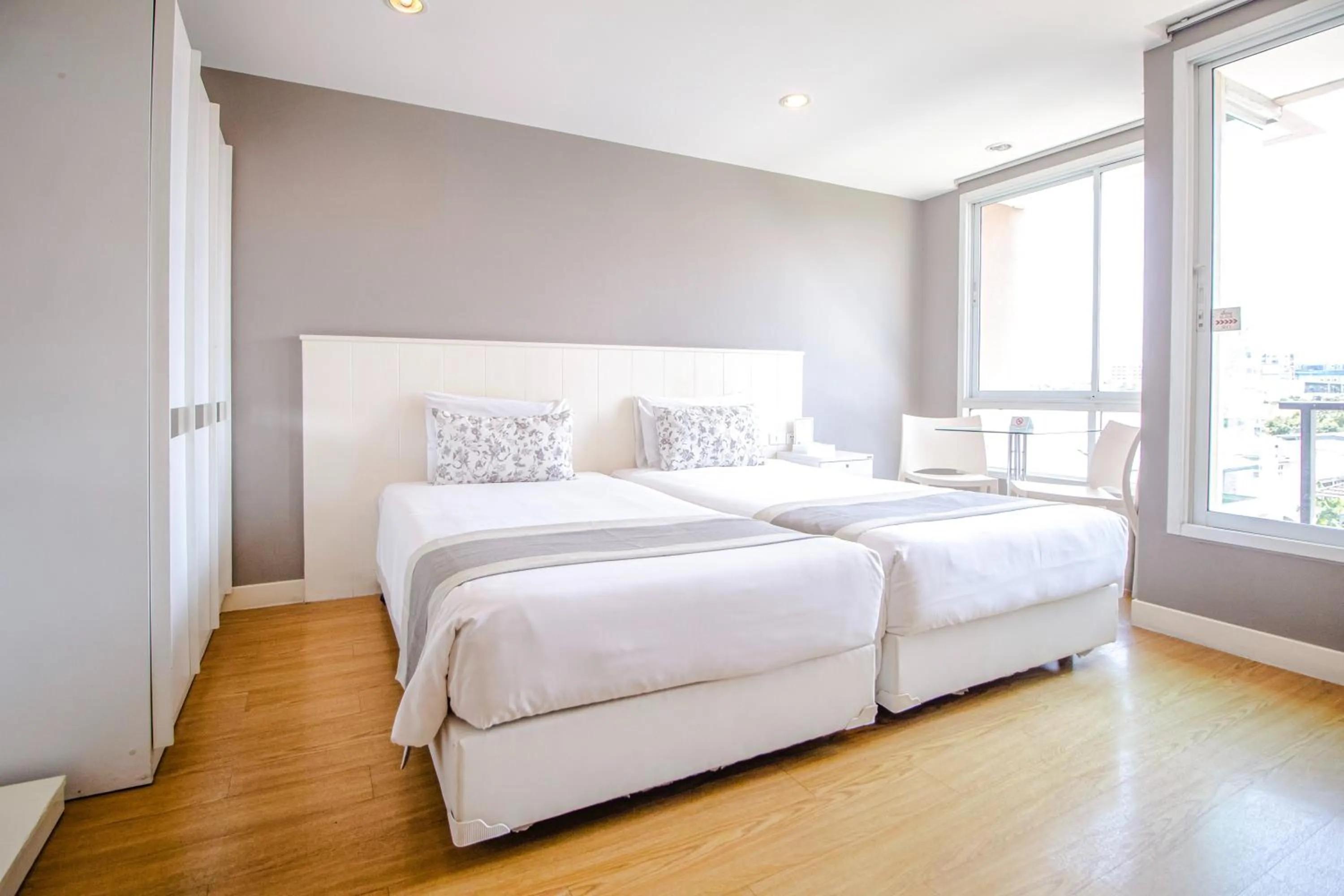 Deluxe Twin Room in Cinnamon Hotel Bangkok