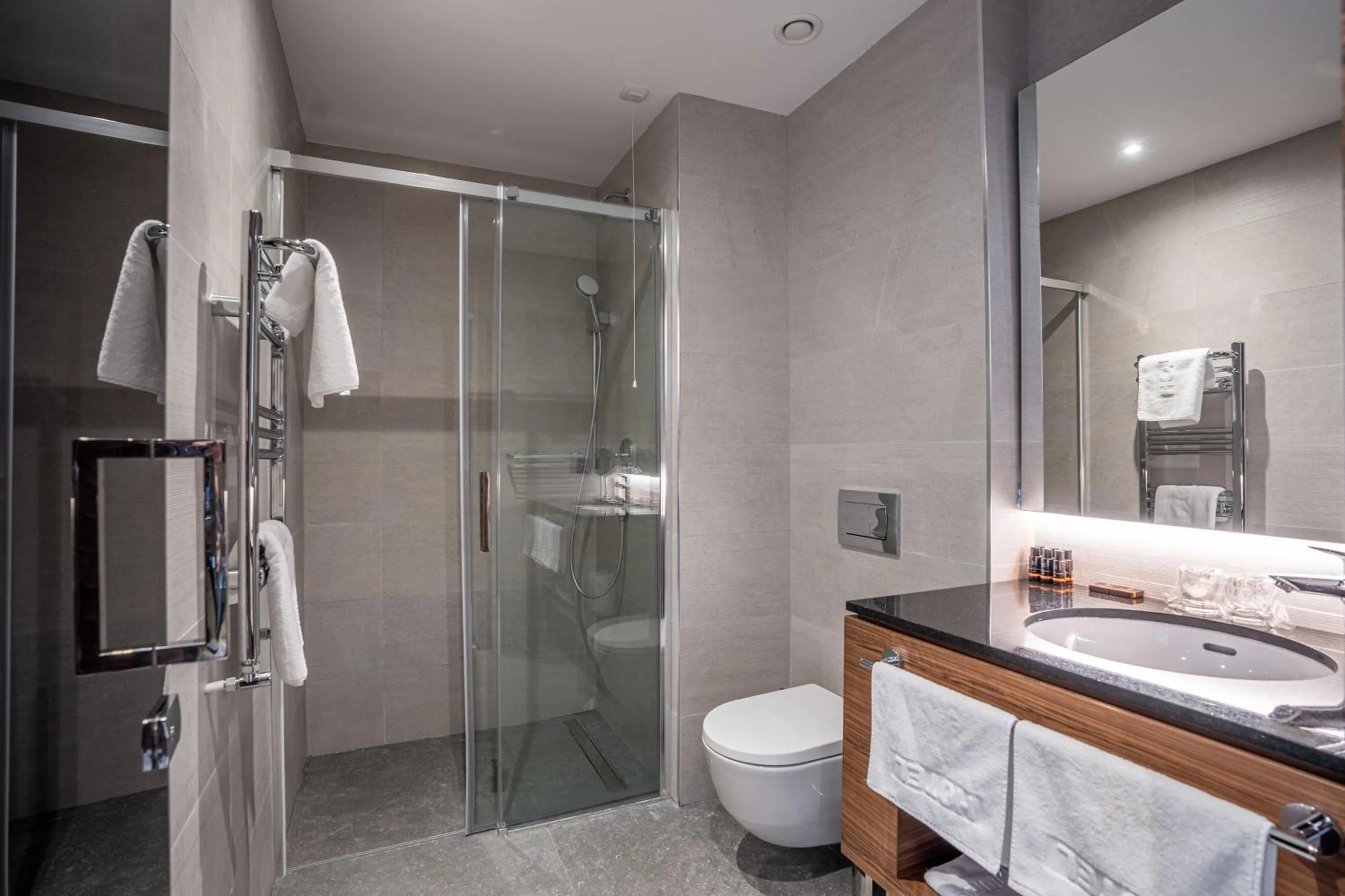 Double or Twin Room with Bathroom in Hotel Tonanti