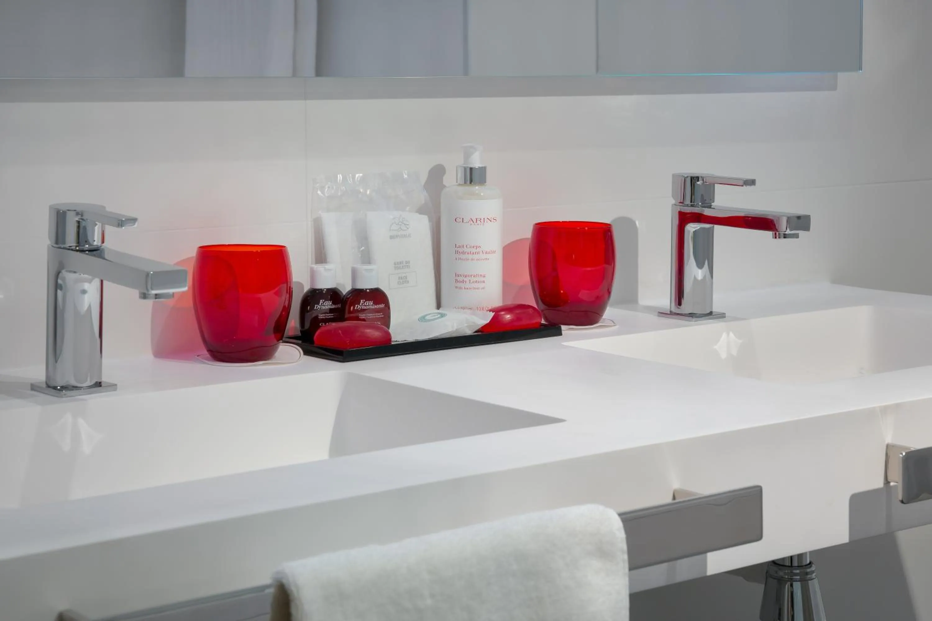 Executive Queen Room in Best Western Plus Le Moderne