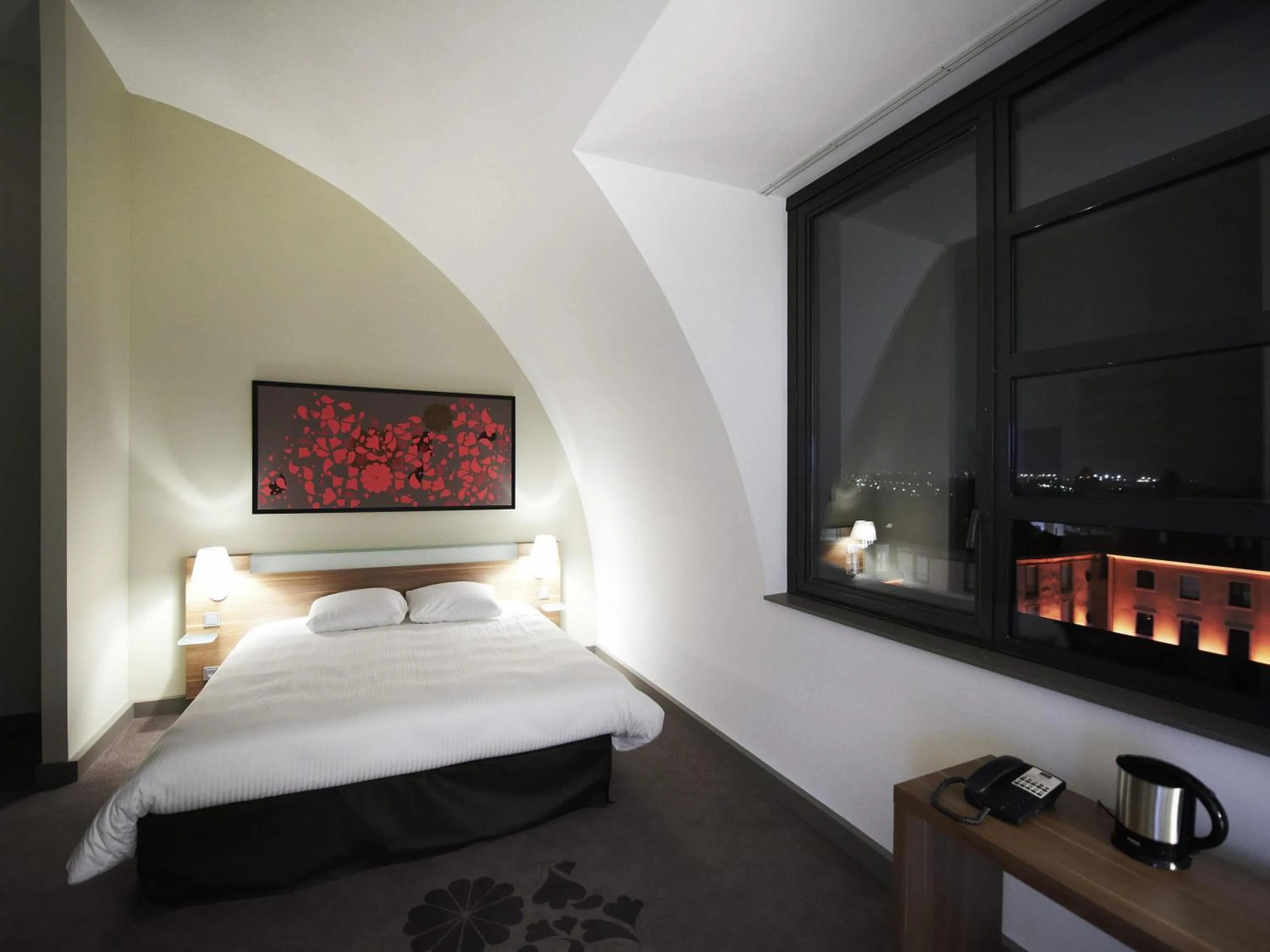 Classic Double Room with City View in Mercure Cholet Centre