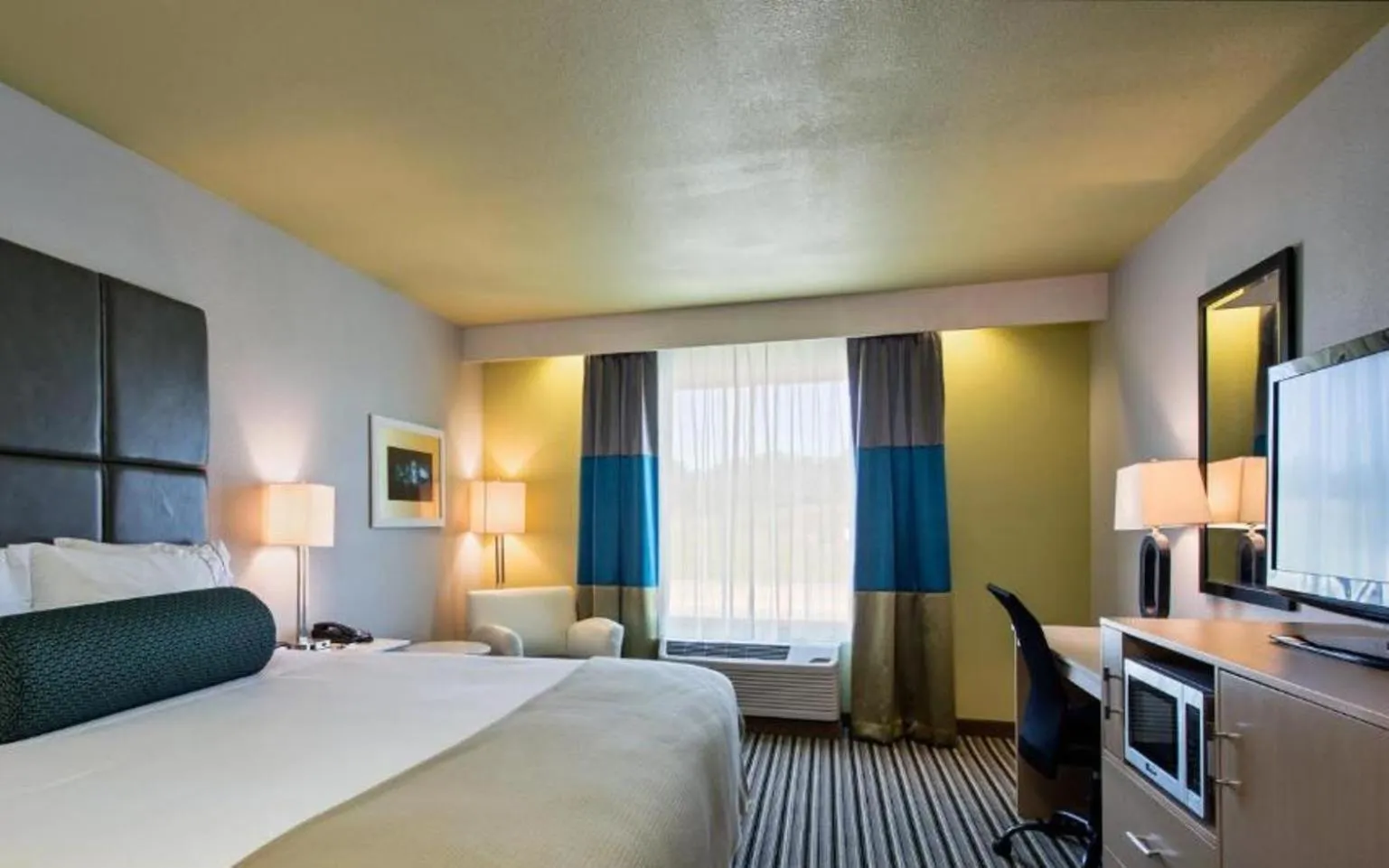 Standard Room in Holiday Inn Express & Suites Carlisle - Harrisburg Area by IHG