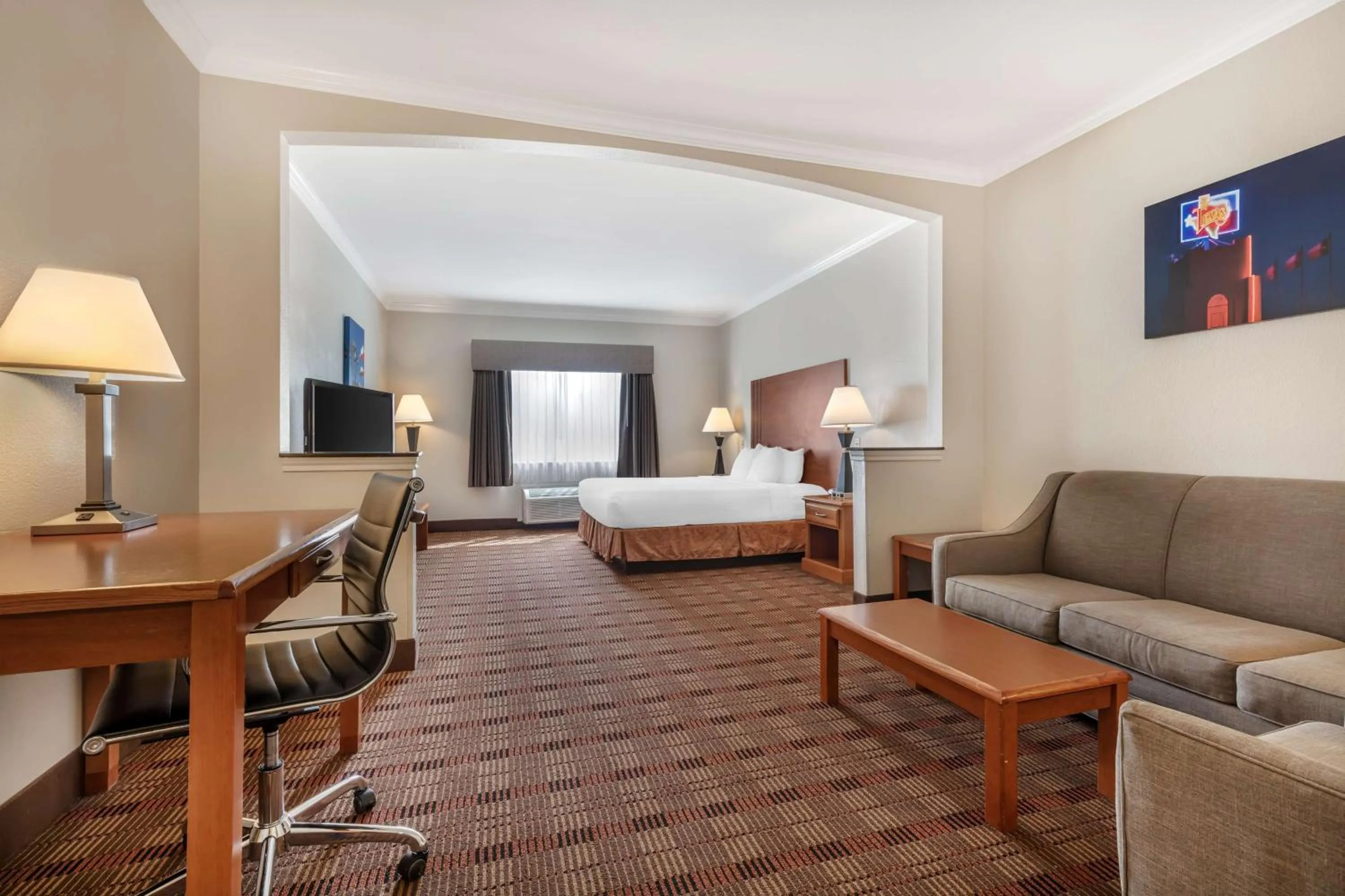 King Suite with Roll-In Shower and Sofa Bed - Disability Access/Non-Smoking in Best Western Club House Inn & Suites