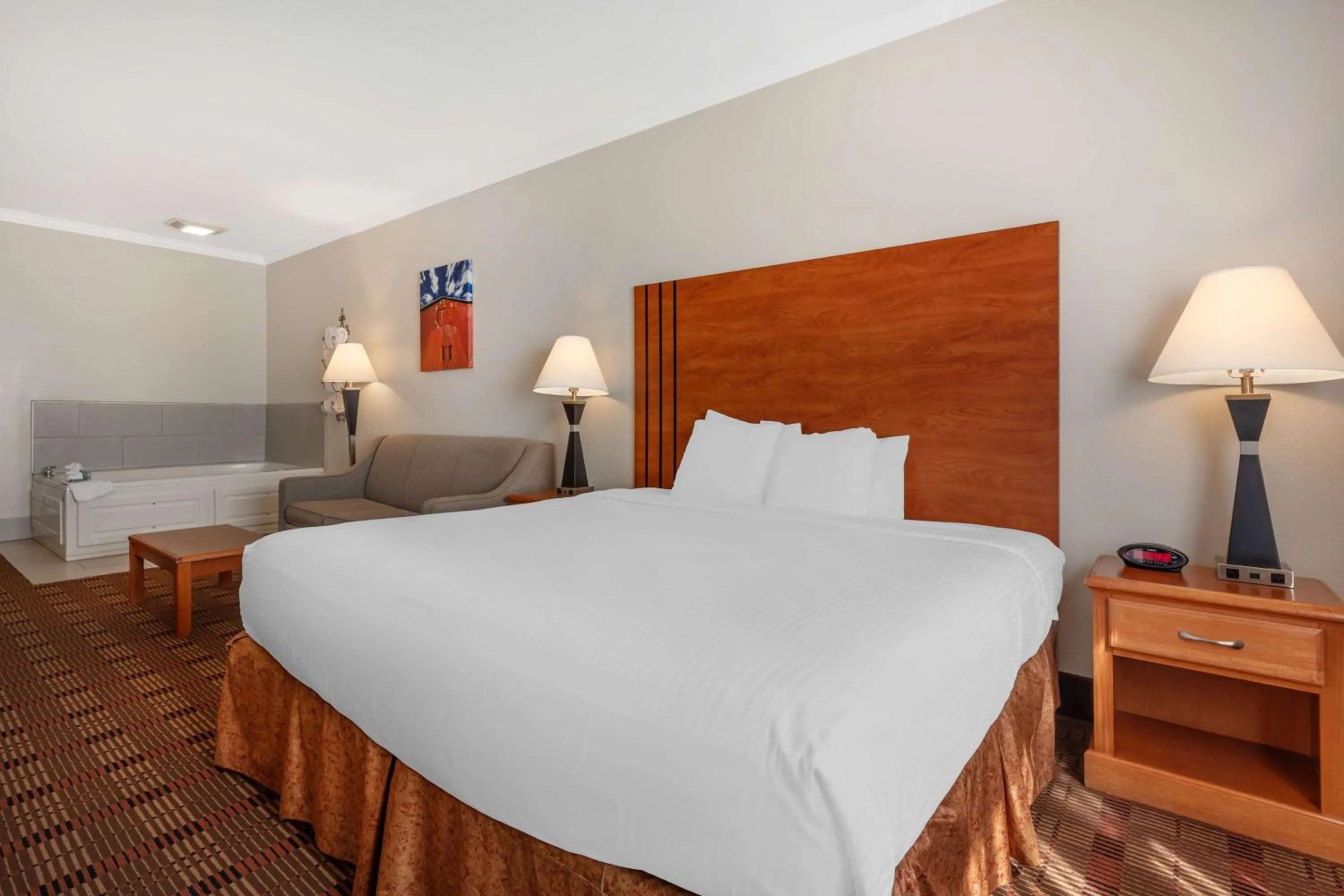 King Room with Spa Bath - Non-Smoking in Best Western Club House Inn & Suites