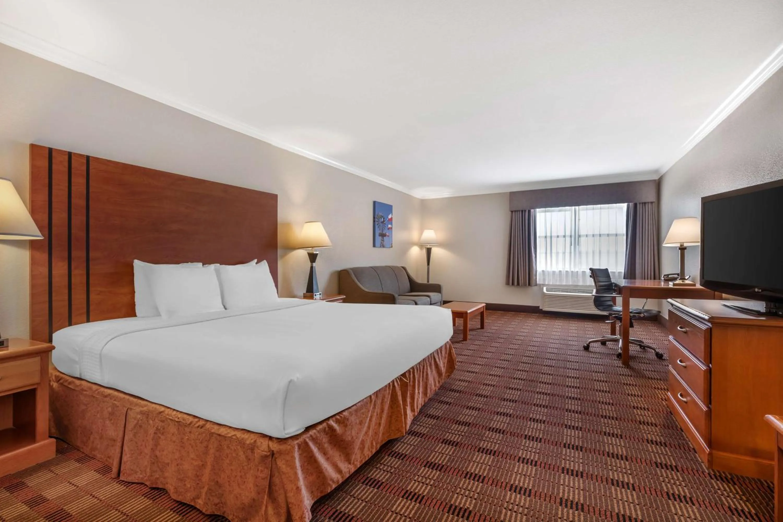 King Room with Sofa Bed - Non Smoking in Best Western Club House Inn & Suites