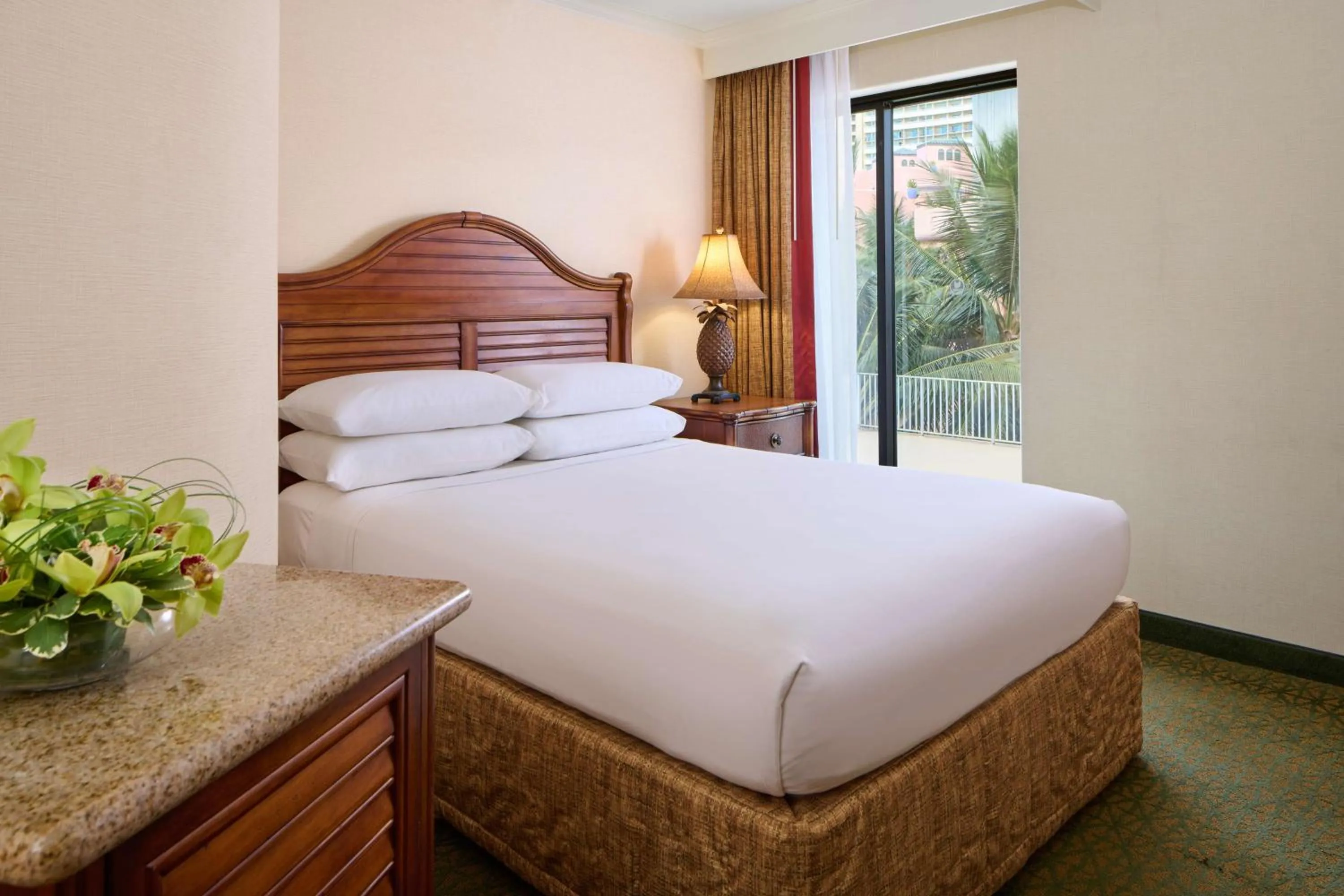 Club Ocean Front Suite 1 Queen Bed in OUTRIGGER Waikiki Beach Resort