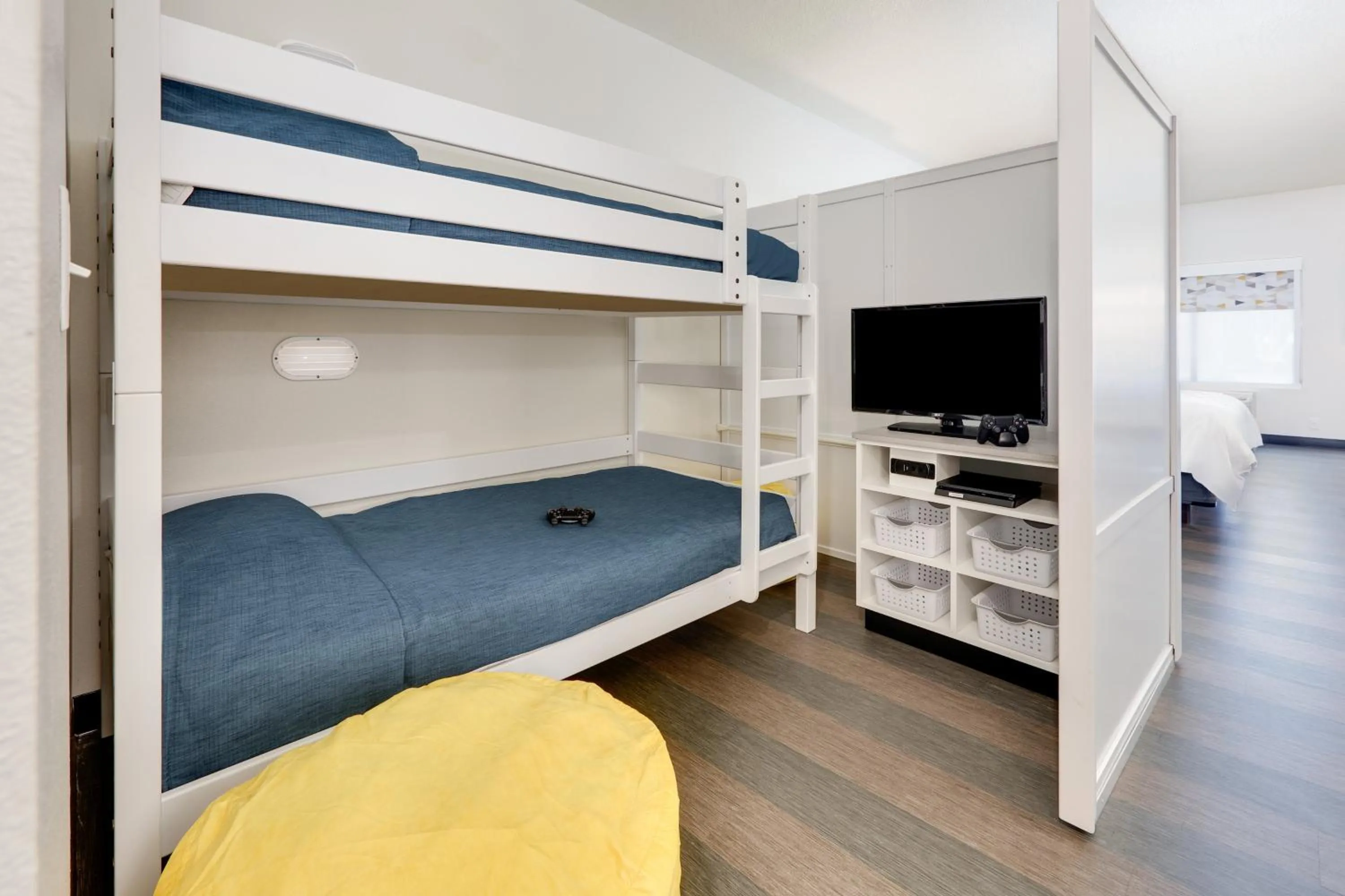 King Suite with One Bunk Bed in Holiday Inn Twin Falls by IHG