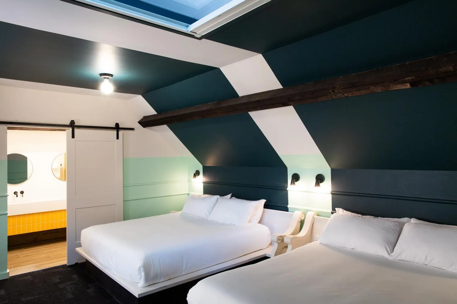 Room 3:2 - Double Skylight King in The Russell