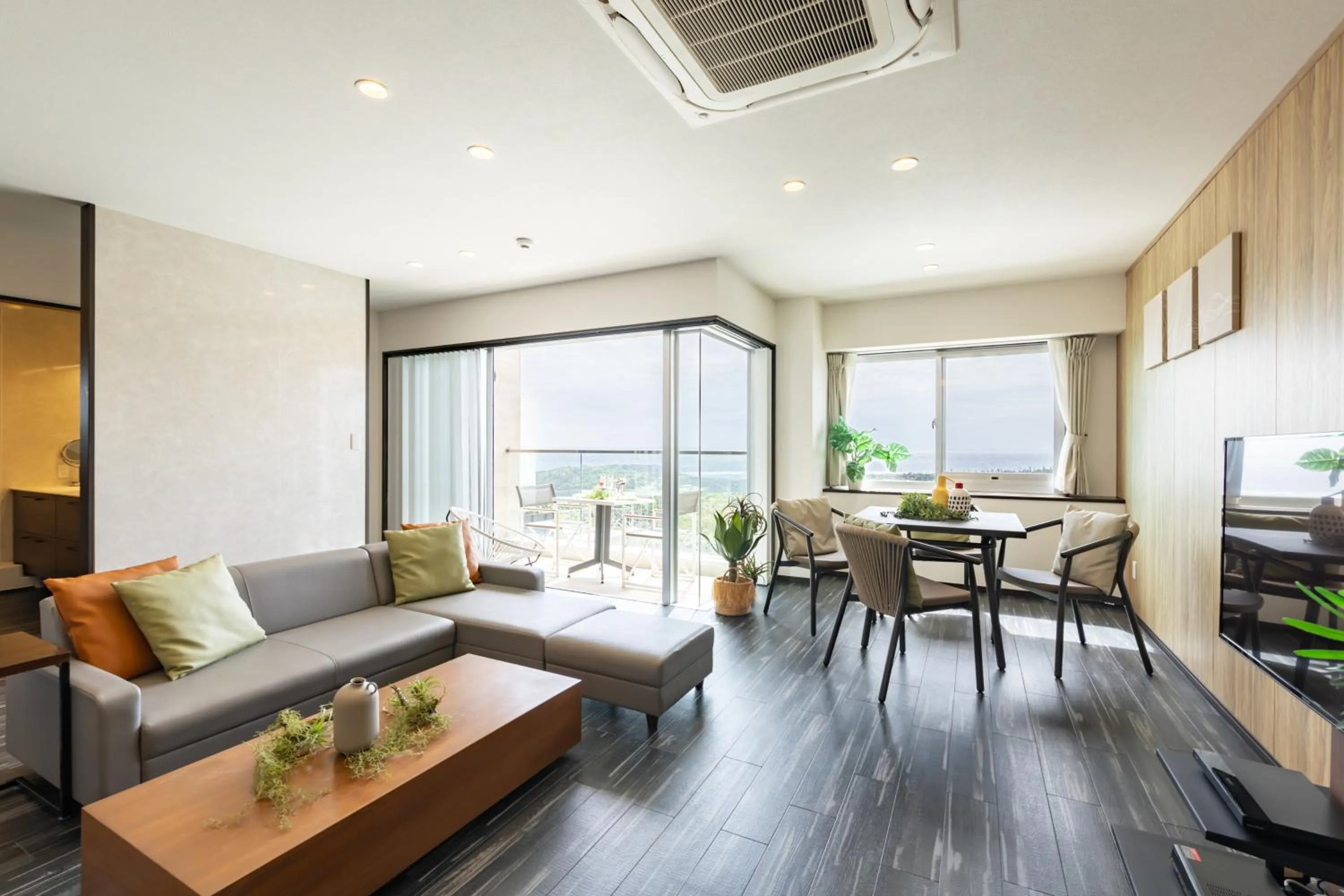 Three-Bedroom Apartment in Crystal Villa Imgya