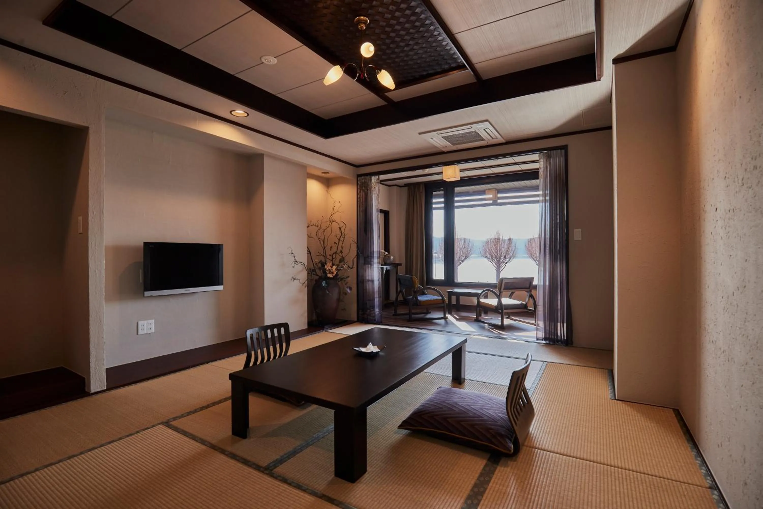Family Room with Lake View in Kamisuwa Onsen Shinyu