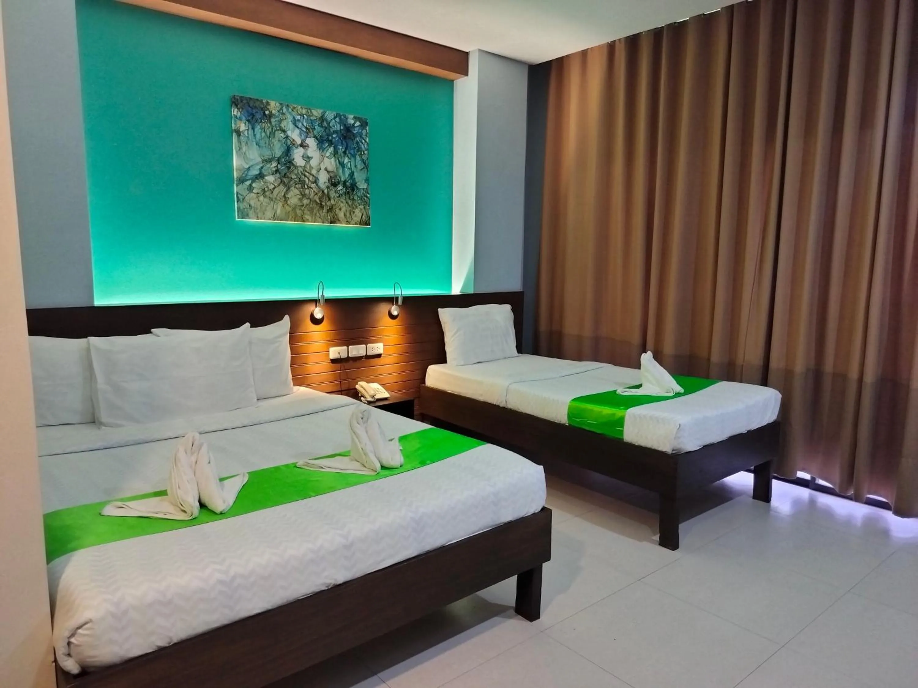 Triple Room - Disability Access in Cresebo Mansion