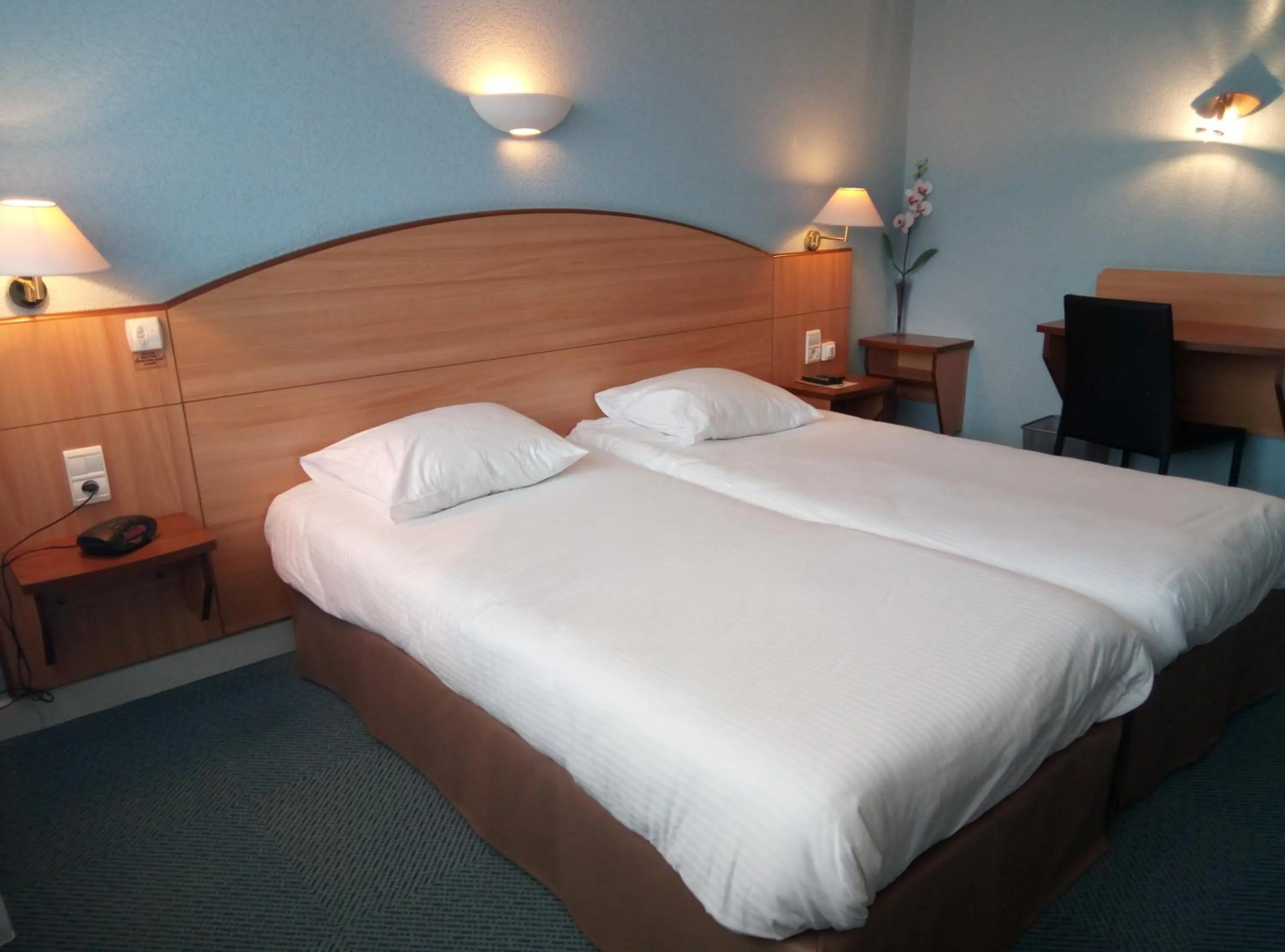 Classic Double or Twin Room in Logis Hotel Maison Carrée Restaurant O Carré dArt