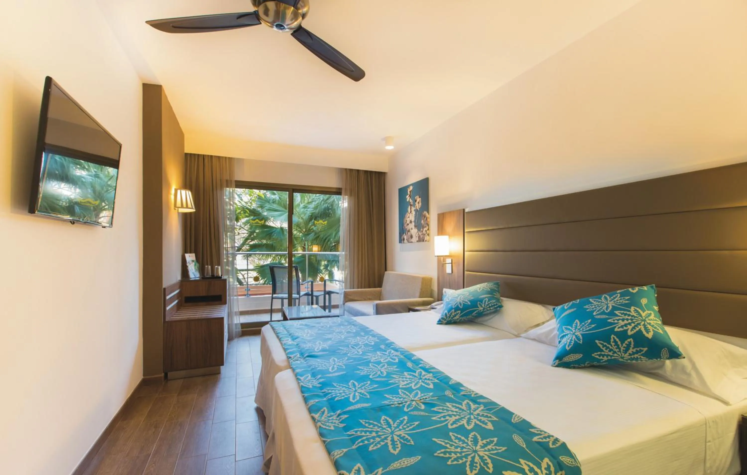 Deluxe Double Room with Balcony - single occupancy in Hotel Riu Bravo - 0'0 All Inclusive