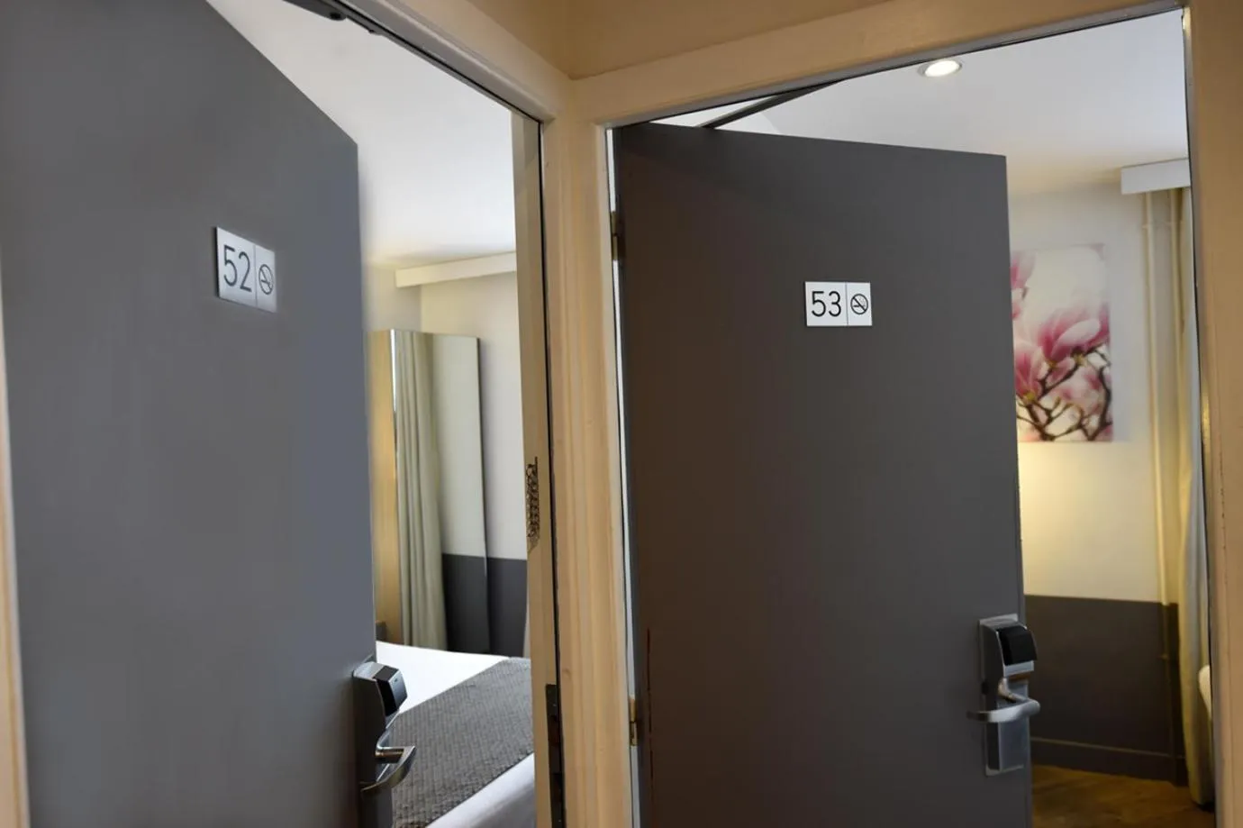 Adjacent Rooms in Contact Hôtel Alizé Montmartre