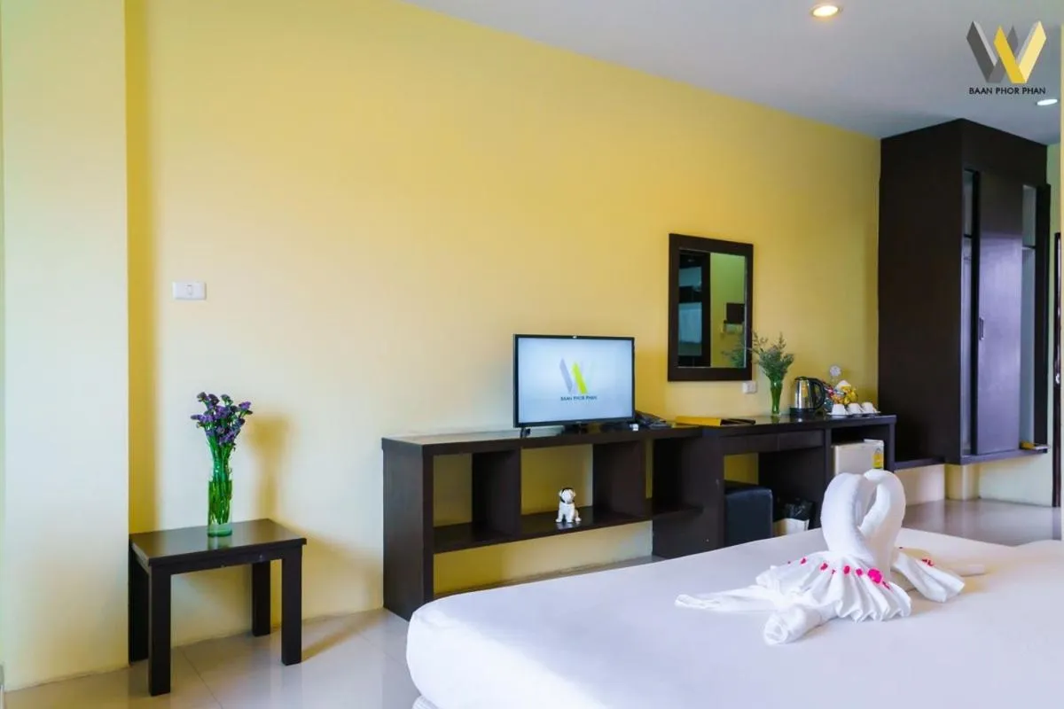 Deluxe Double Room in Baan Phor Phan Hotel