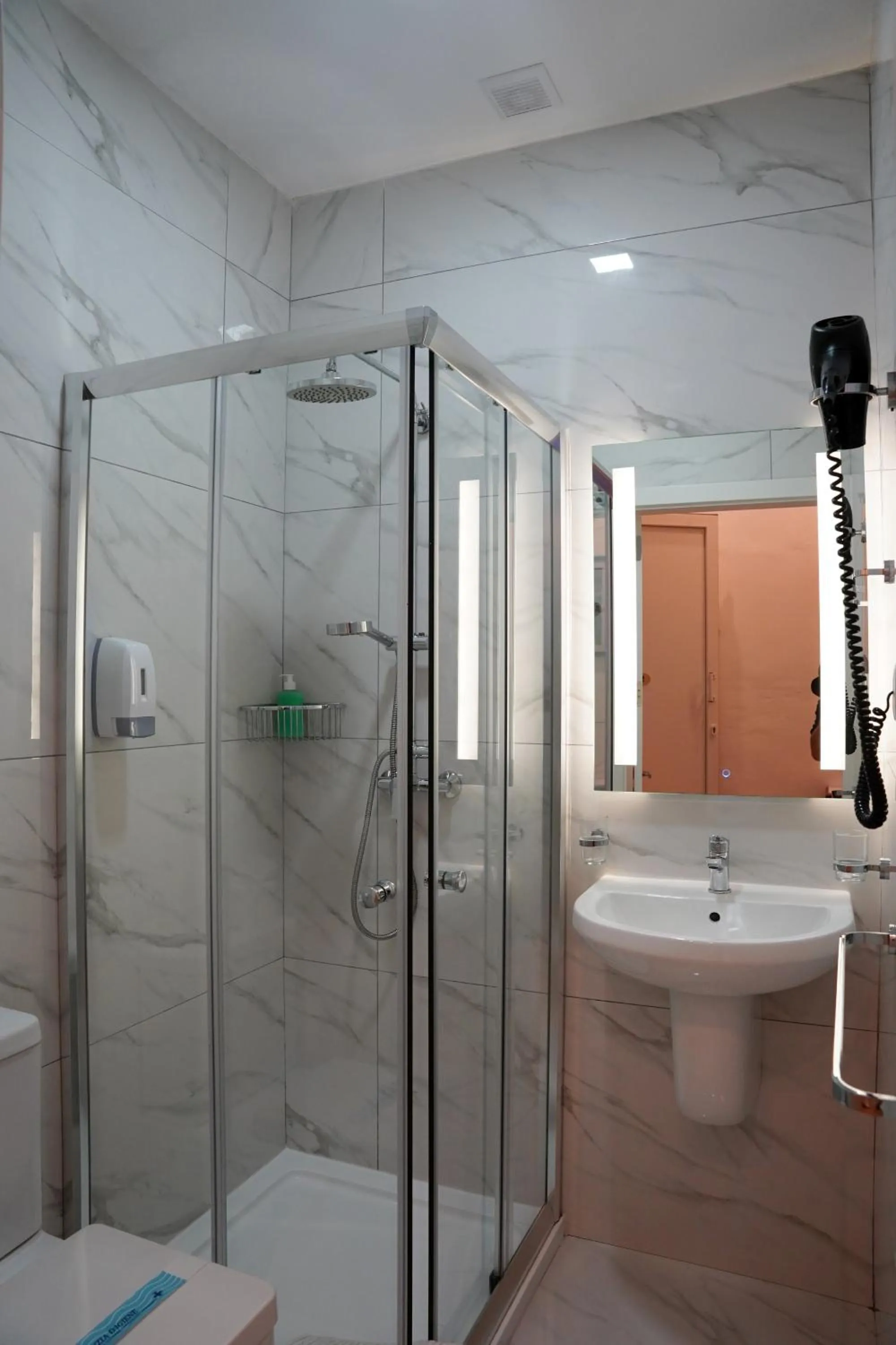 Twin Patio with private bathroom in The Maltese Sun