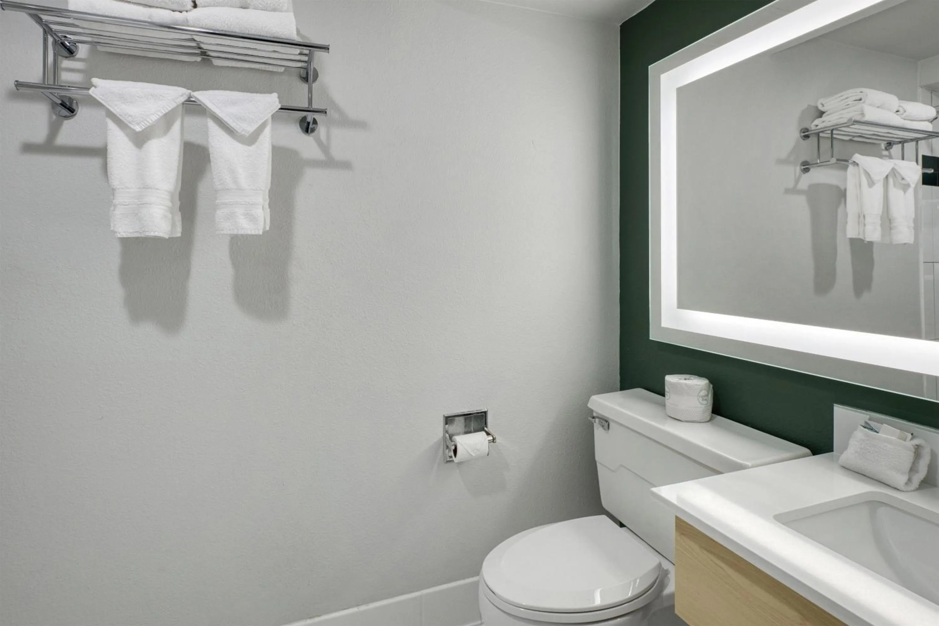 King Suite with Balcony - Pool View/Kitchenette/Non-Smoking in Best Western Portland West Beaverton