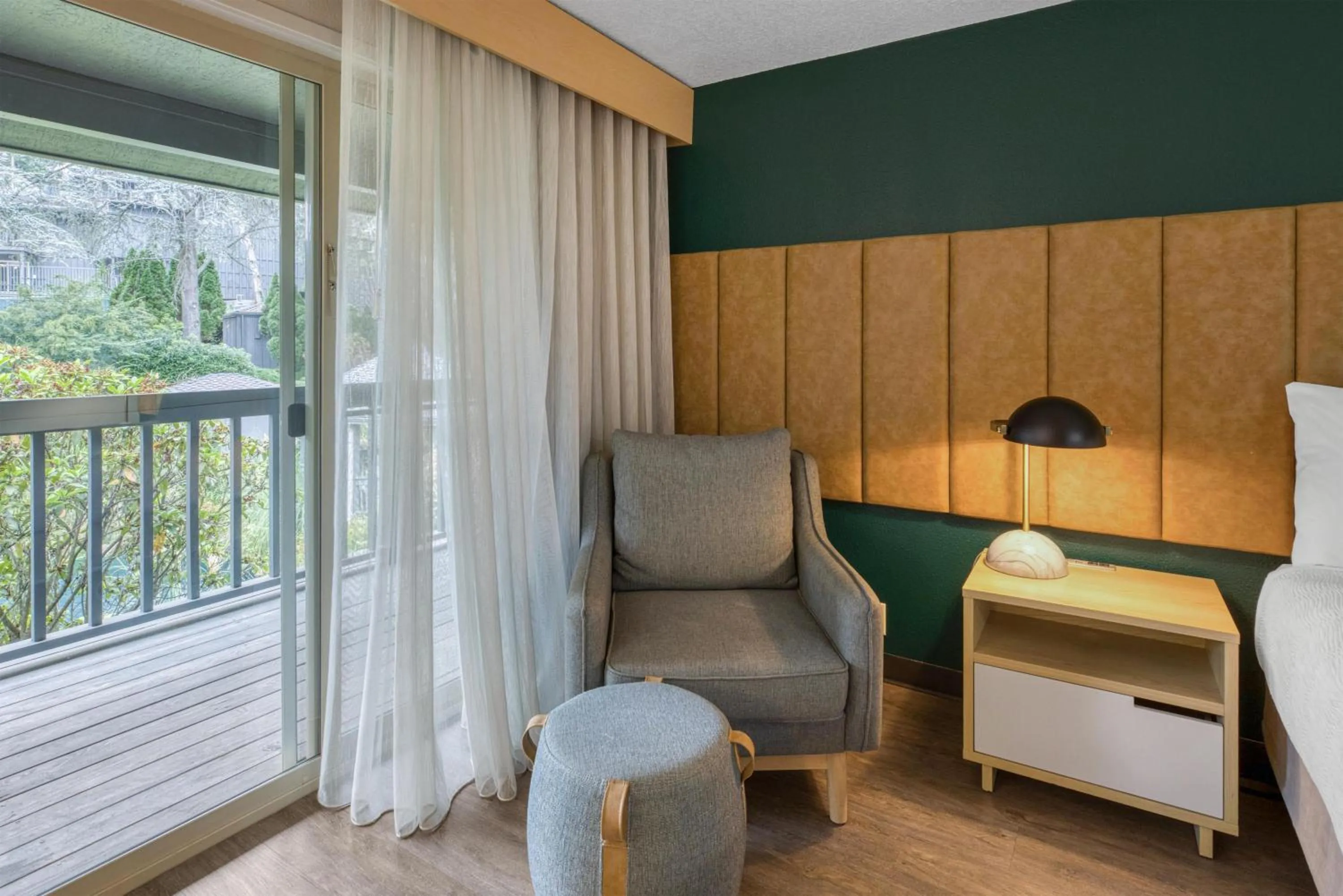 King Room with Walk-in Shower - Disability Access in Best Western Portland West Beaverton