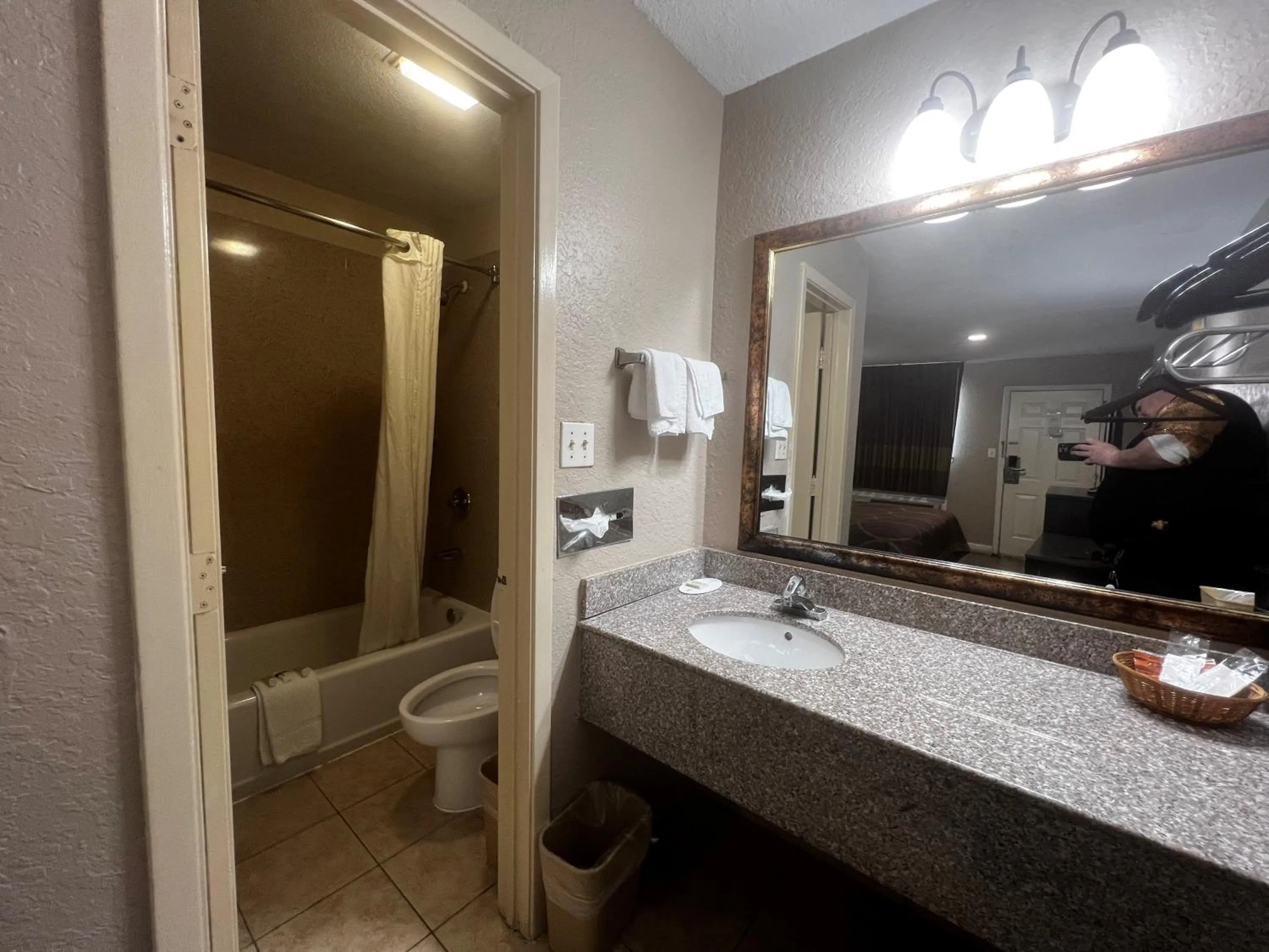 King Room - Non-Smoking in Super 8 by Wyndham La Marque TX/Texas City Area