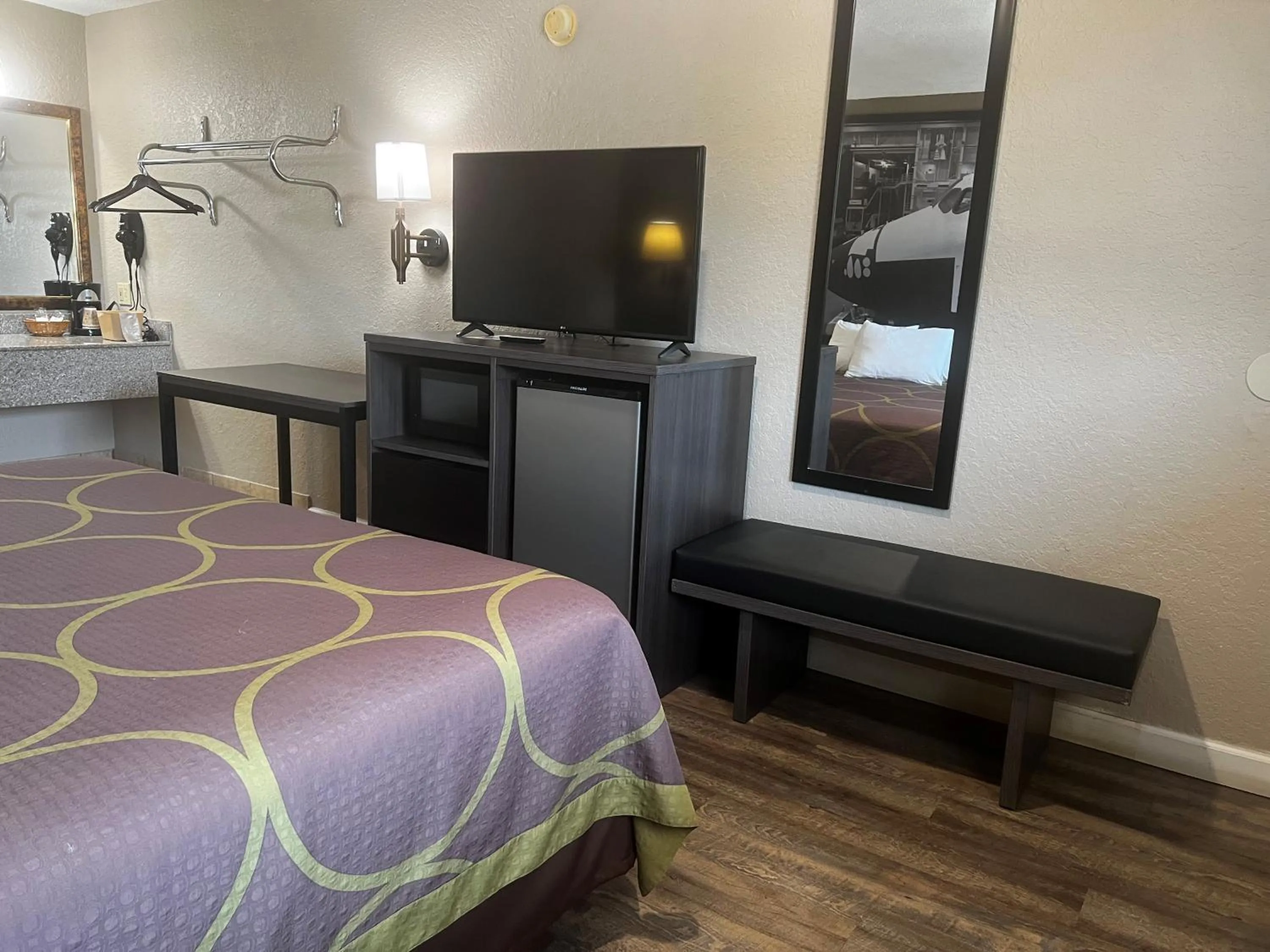 King Room - Smoking  in Super 8 by Wyndham La Marque TX/Texas City Area