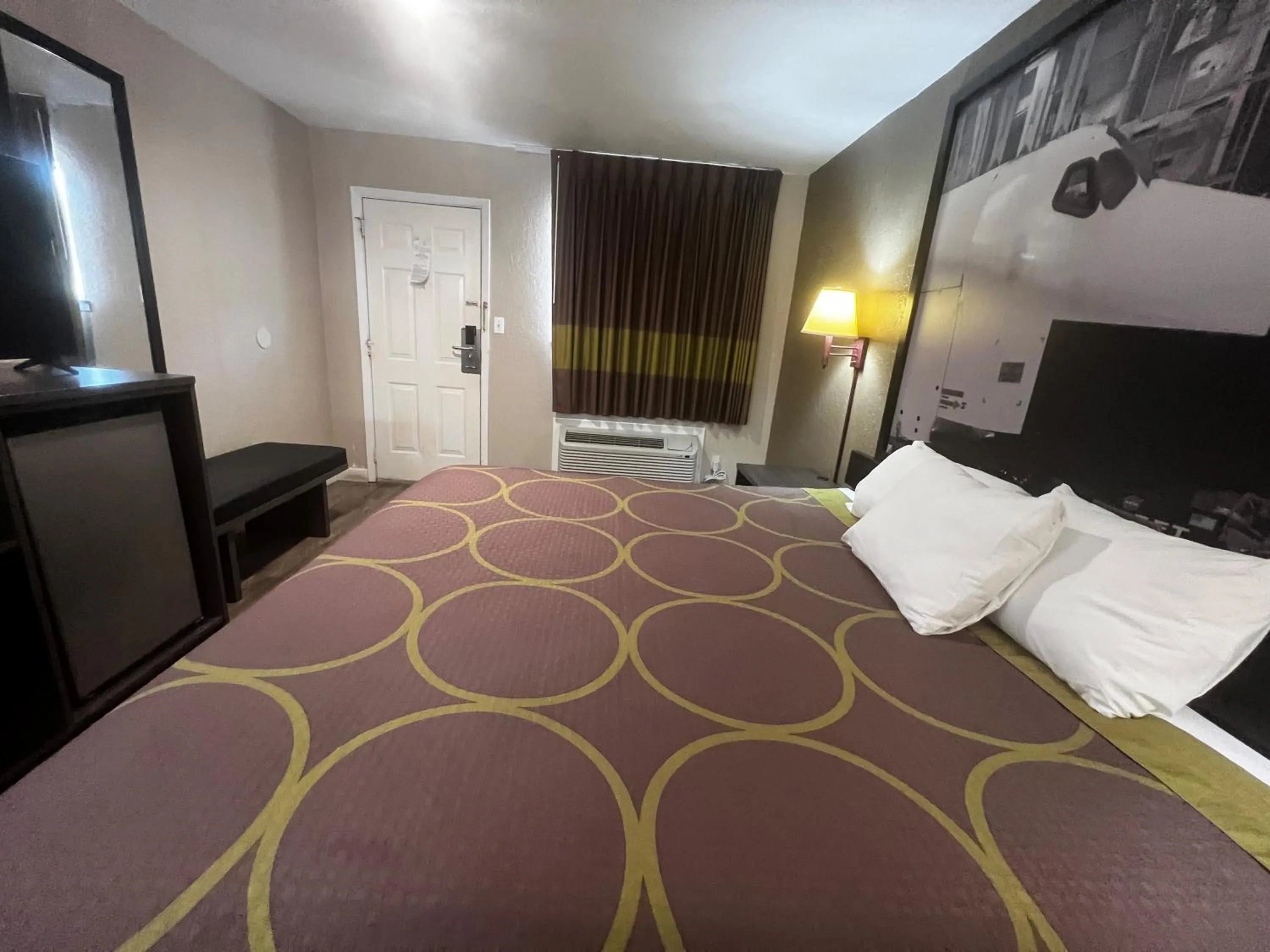 Queen Room - Non-Smoking in Super 8 by Wyndham La Marque TX/Texas City Area