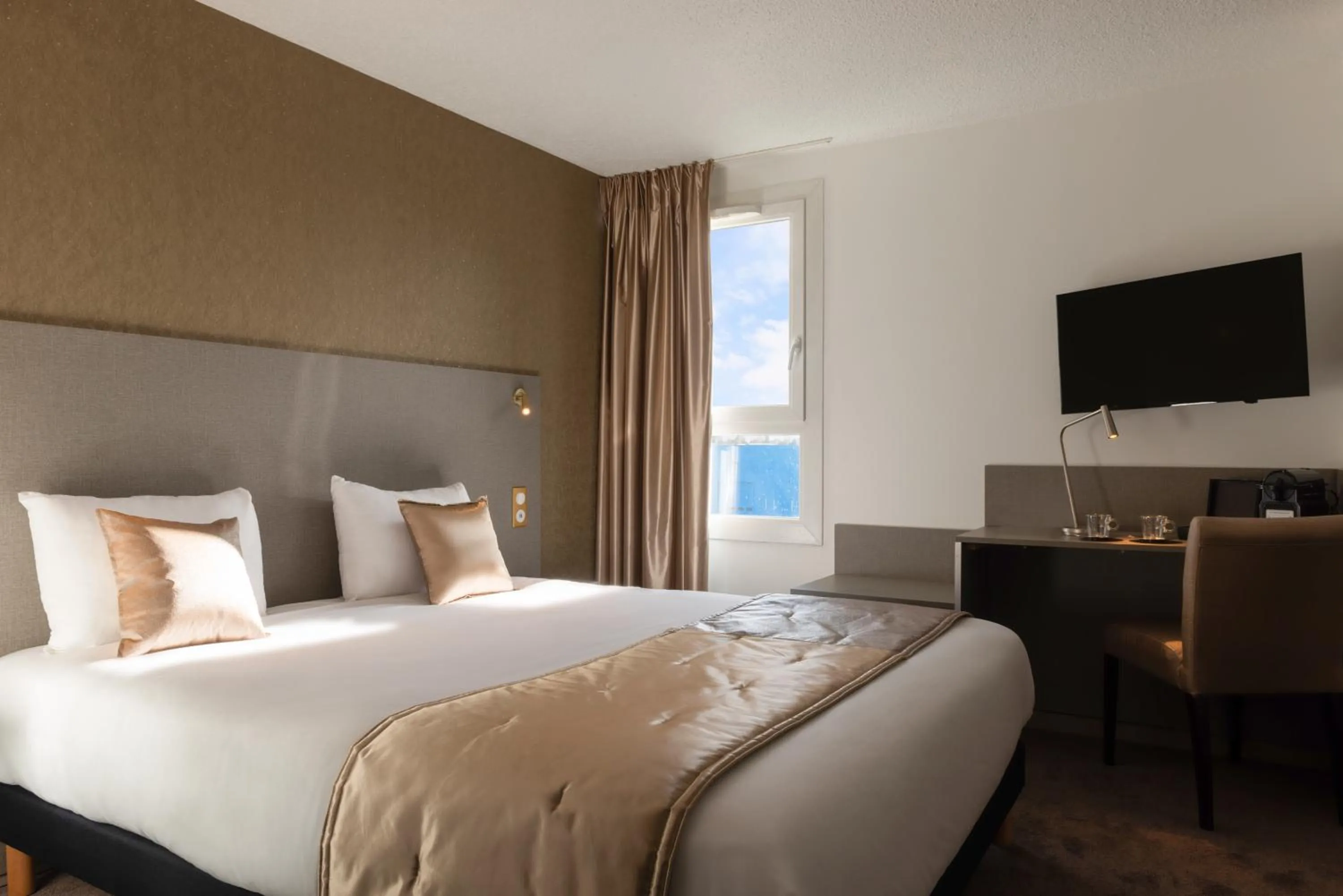 Chambre Quadruple Elégance in The Originals City, Hôtel Orléans Nord