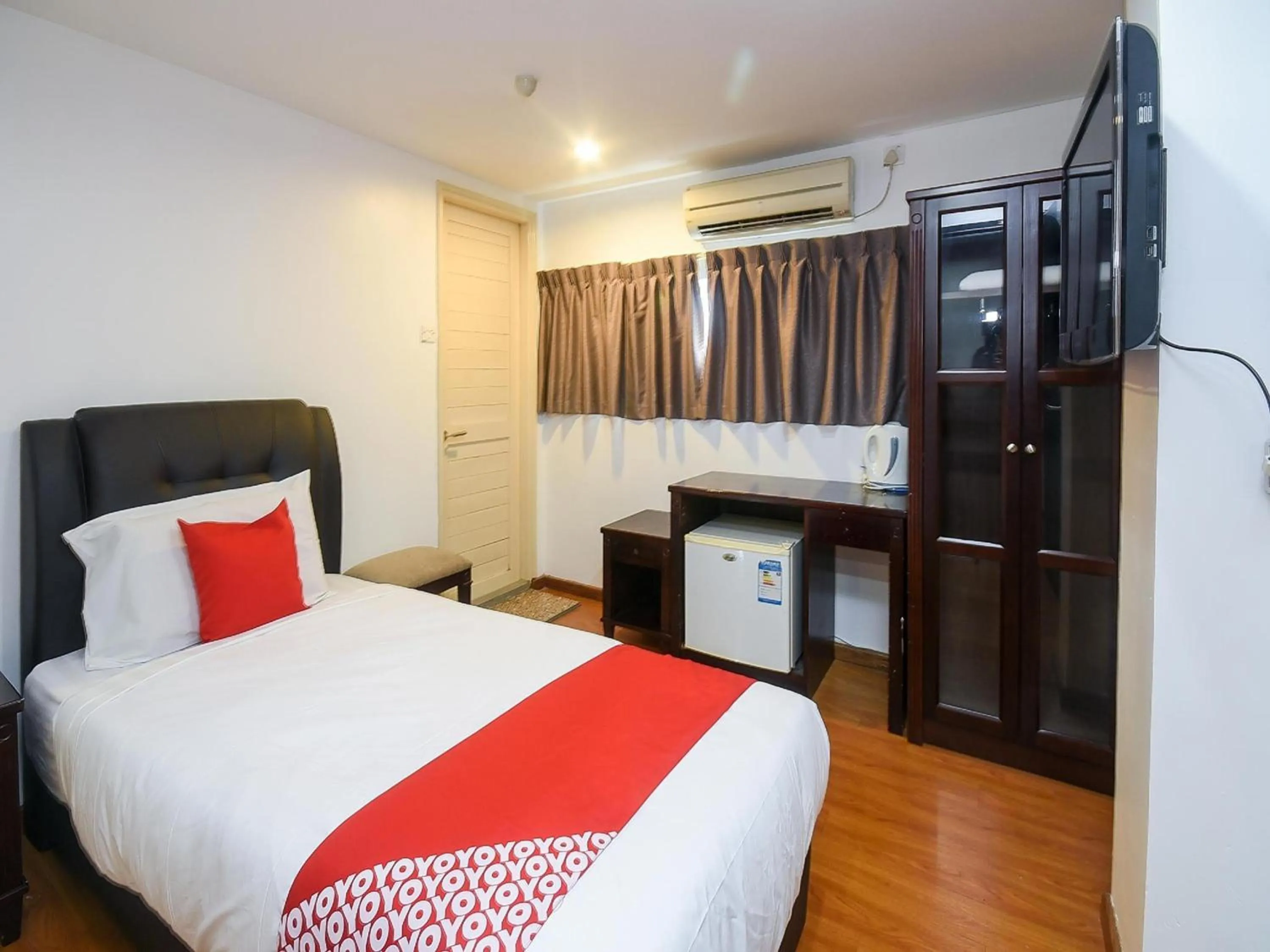Deluxe Single Room - single occupancy in Super OYO 976 Dragon Inn