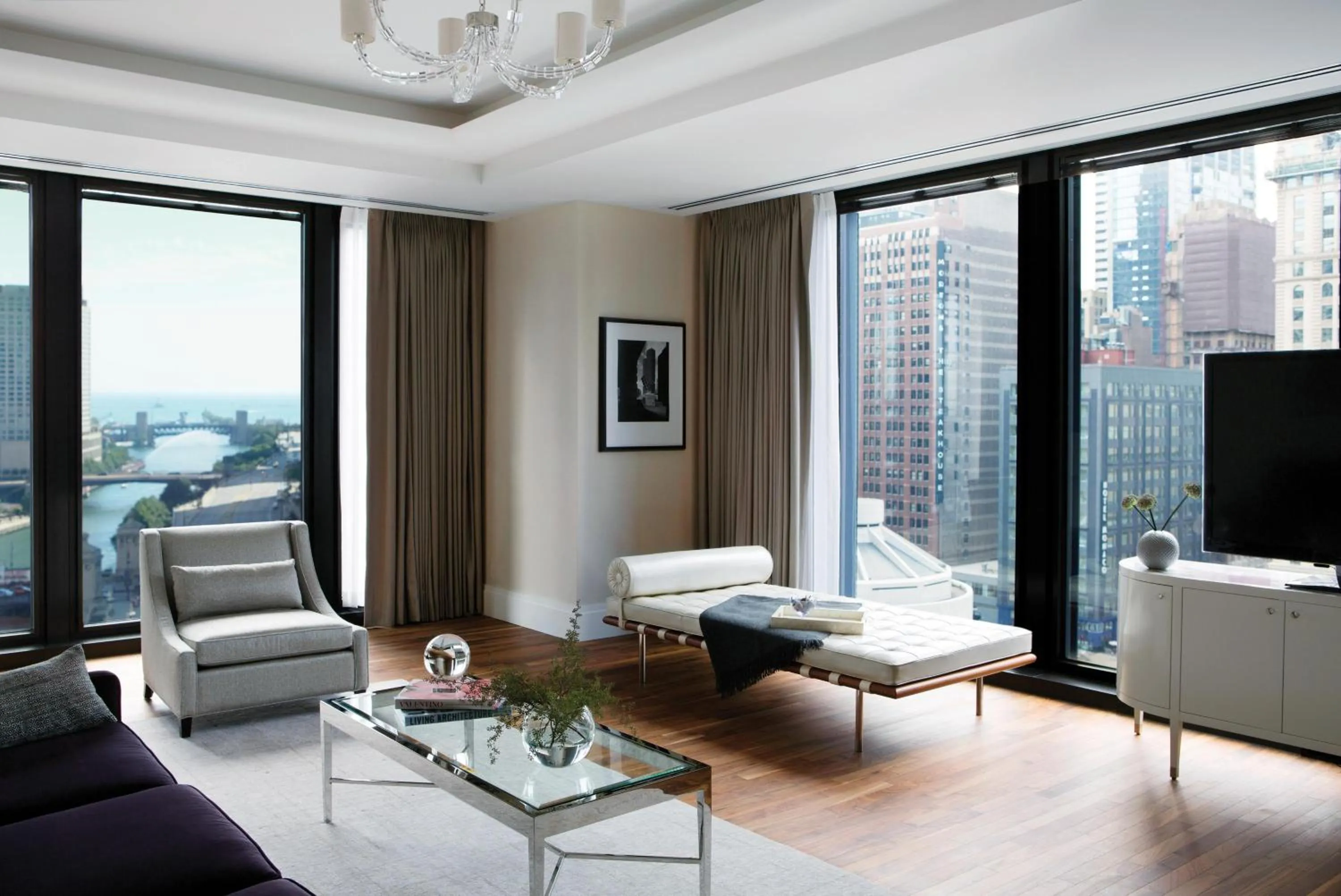 Club One Bedroom Lake View Suite in The Langham Chicago