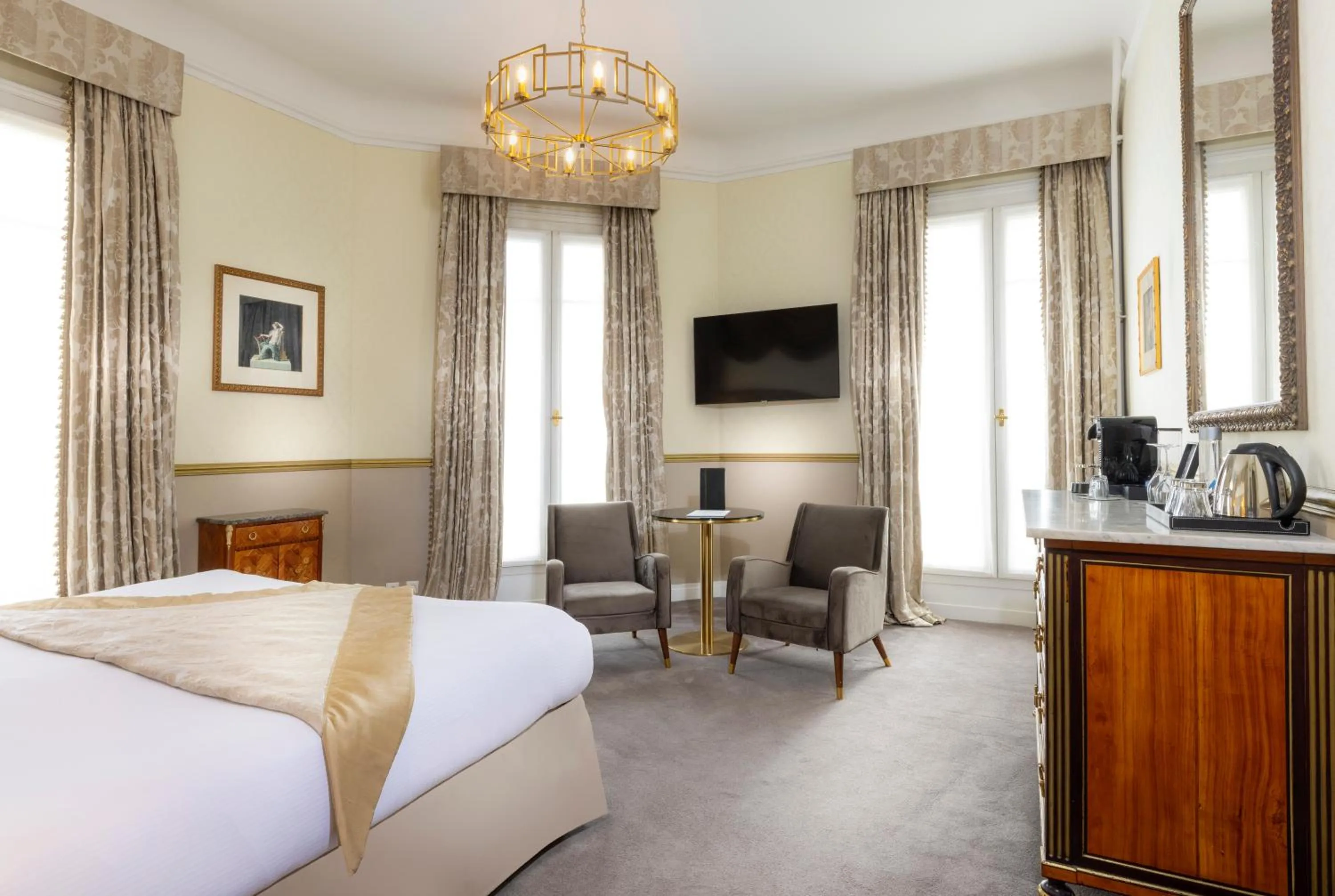  Corner Junior Suite in Hotel Claridge Paris