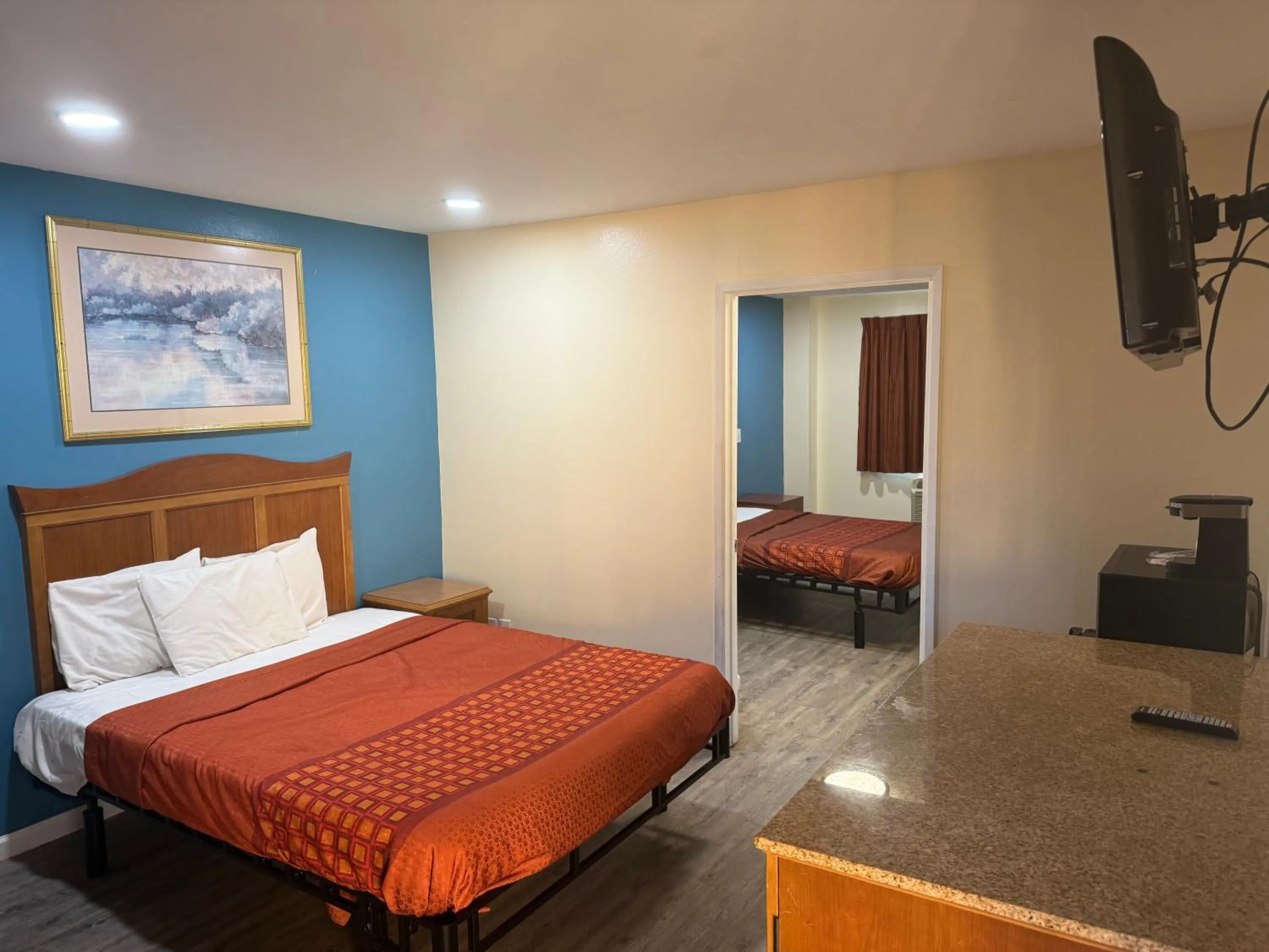 Deluxe Queen Suite - single occupancy - Non-Smoking in Anaheim National Inn