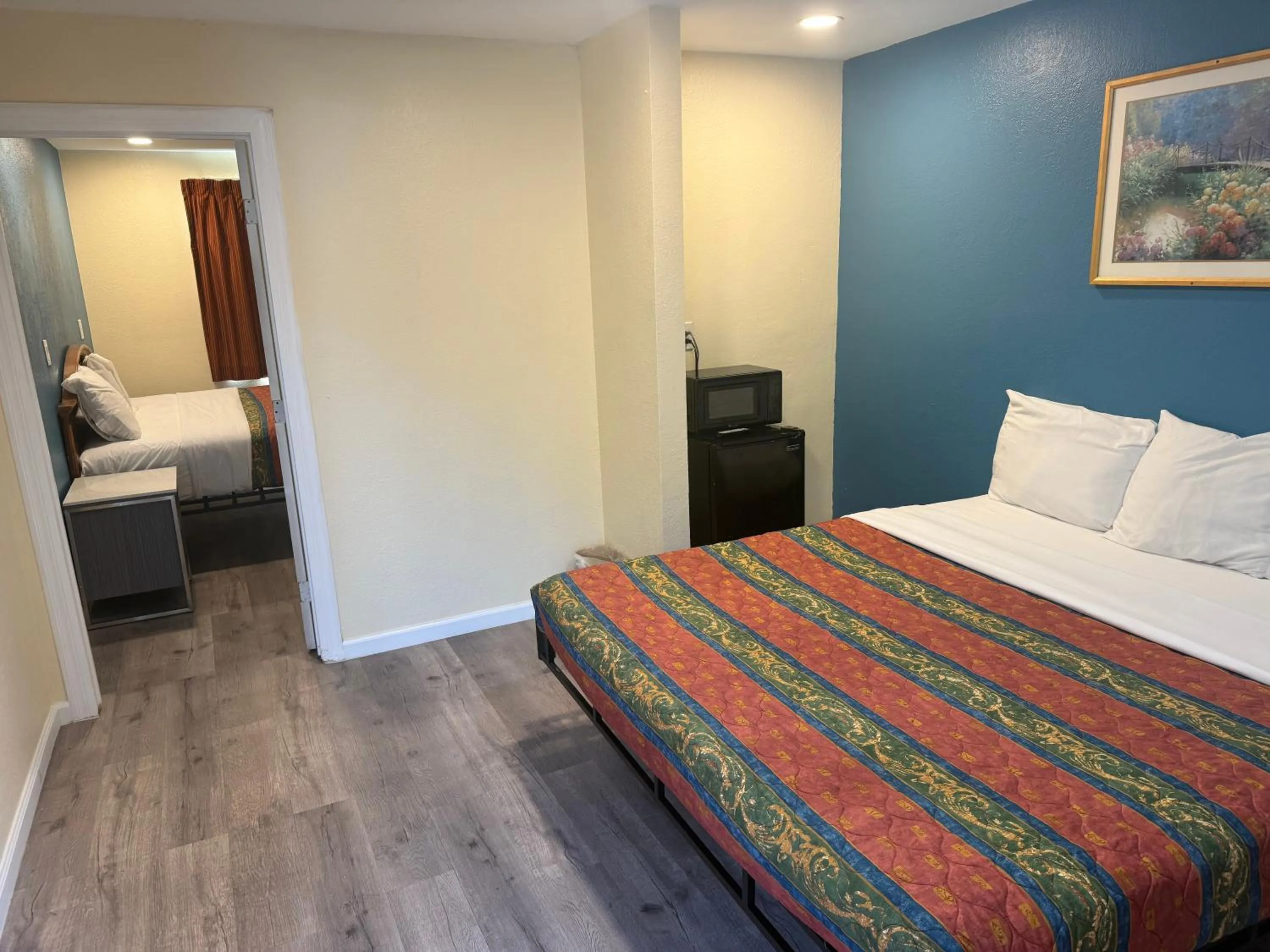 King Suite - single occupancy - Non-Smoking in Anaheim National Inn