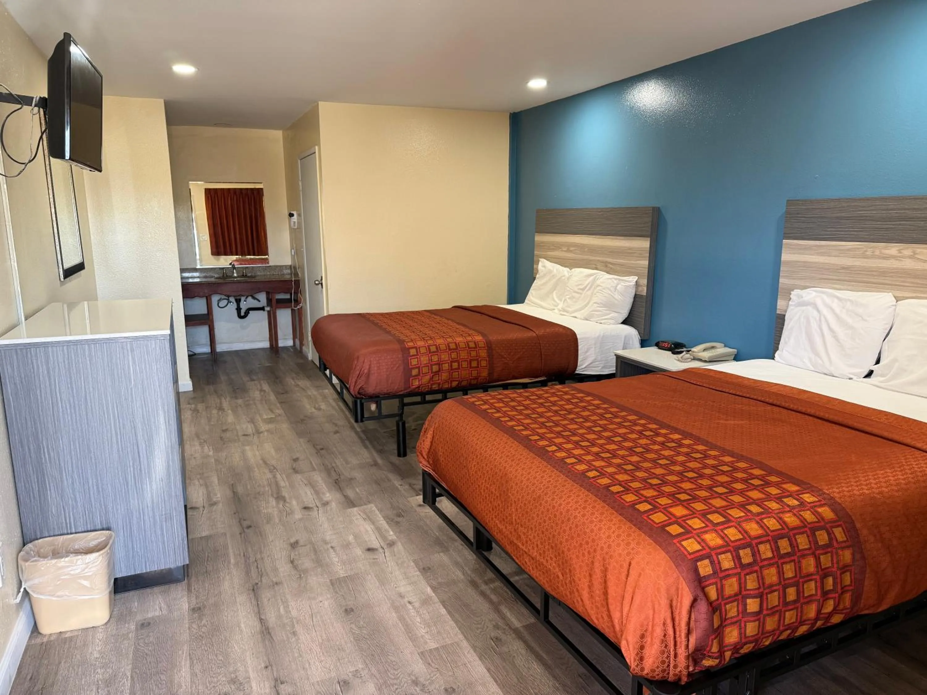 Double Queen Room with Two Queen Beds - single occupancy - Non-Smoking in Anaheim National Inn