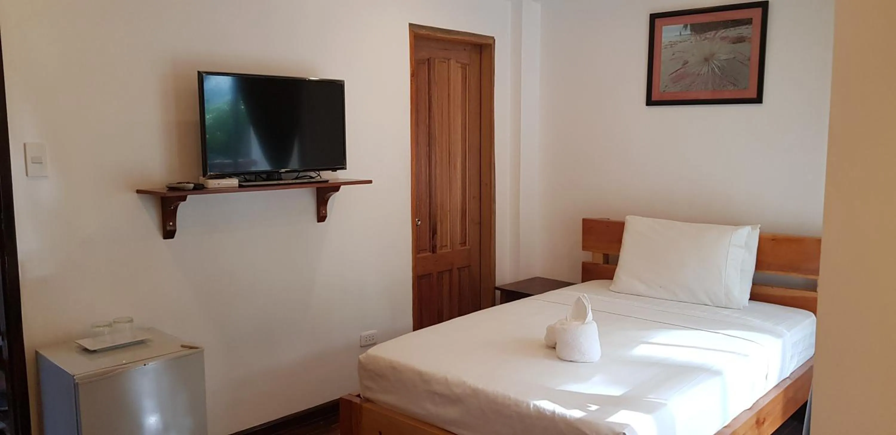 Deluxe Twin Room - single occupancy in DiveGurus Boracay Beach Resort