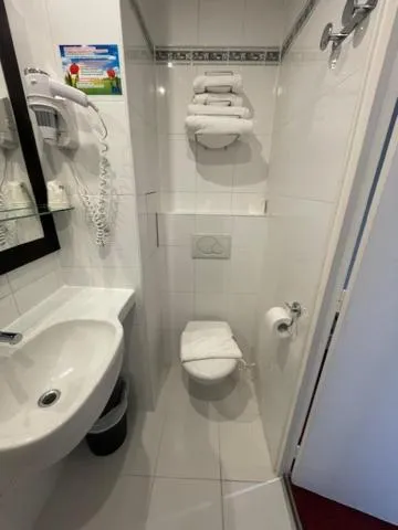 Single Room in Hipotel Lilas Gambetta