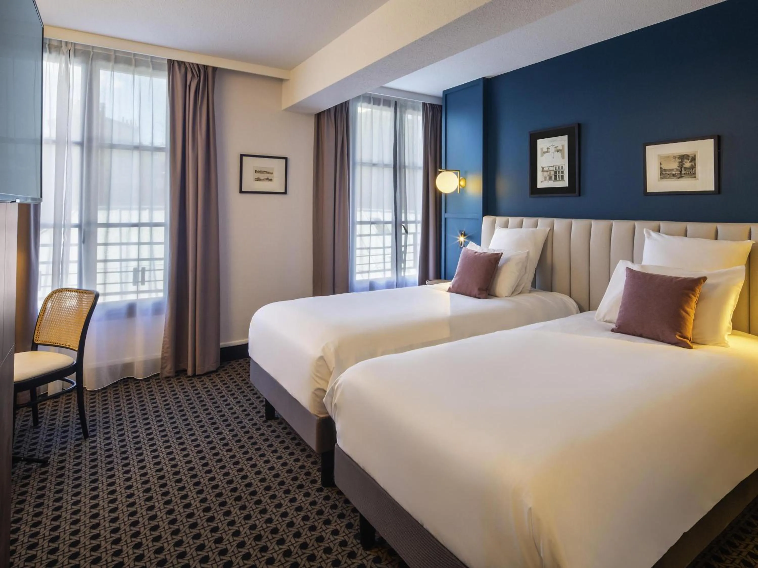 Classic Twin Room in Mercure Versailles Chateau