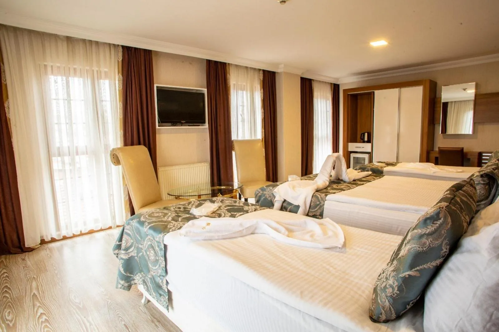 Deluxe Quadruple Room in Bursa Palas Hotel