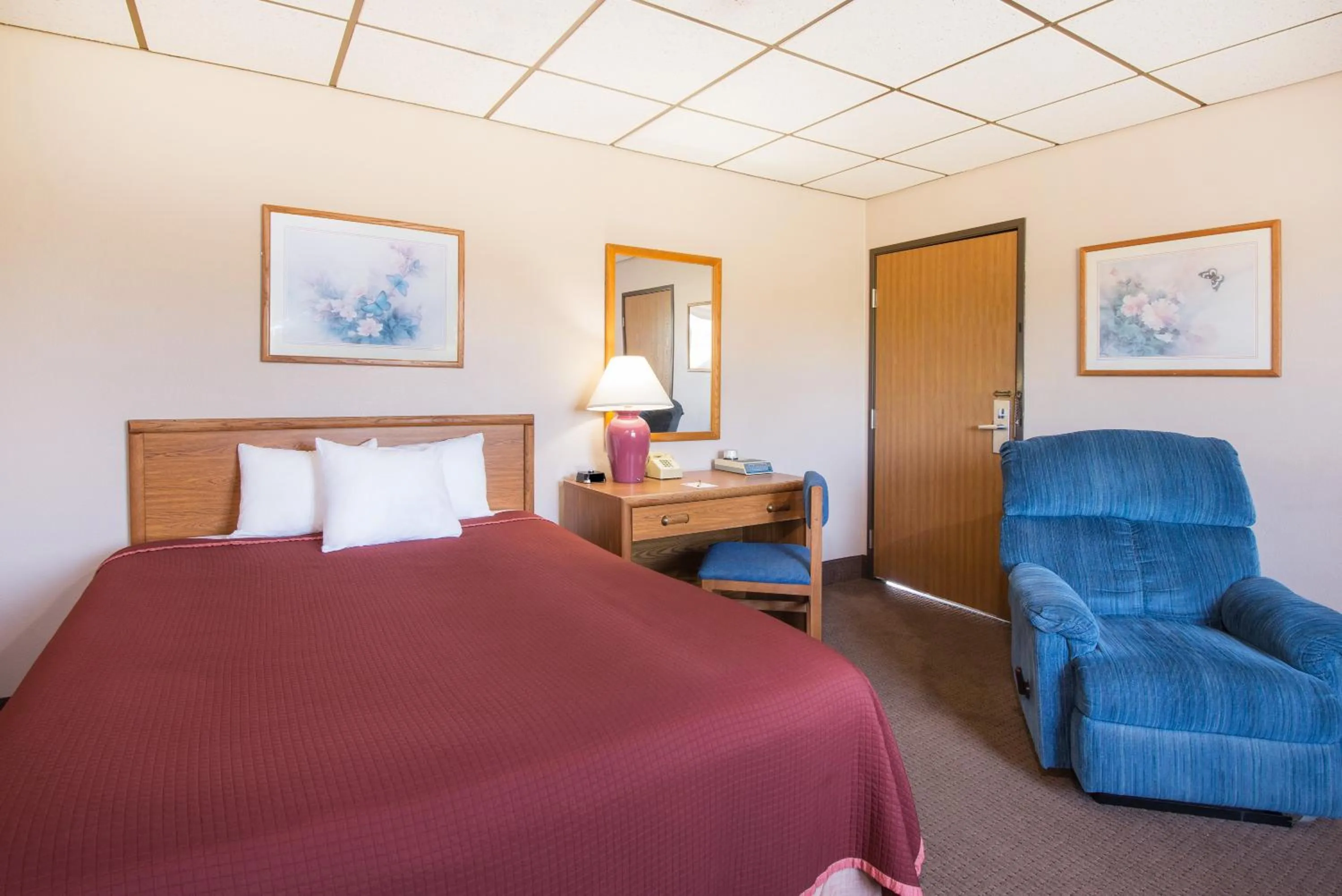 King Room - Non-Smoking in Super 8 by Wyndham Abilene KS