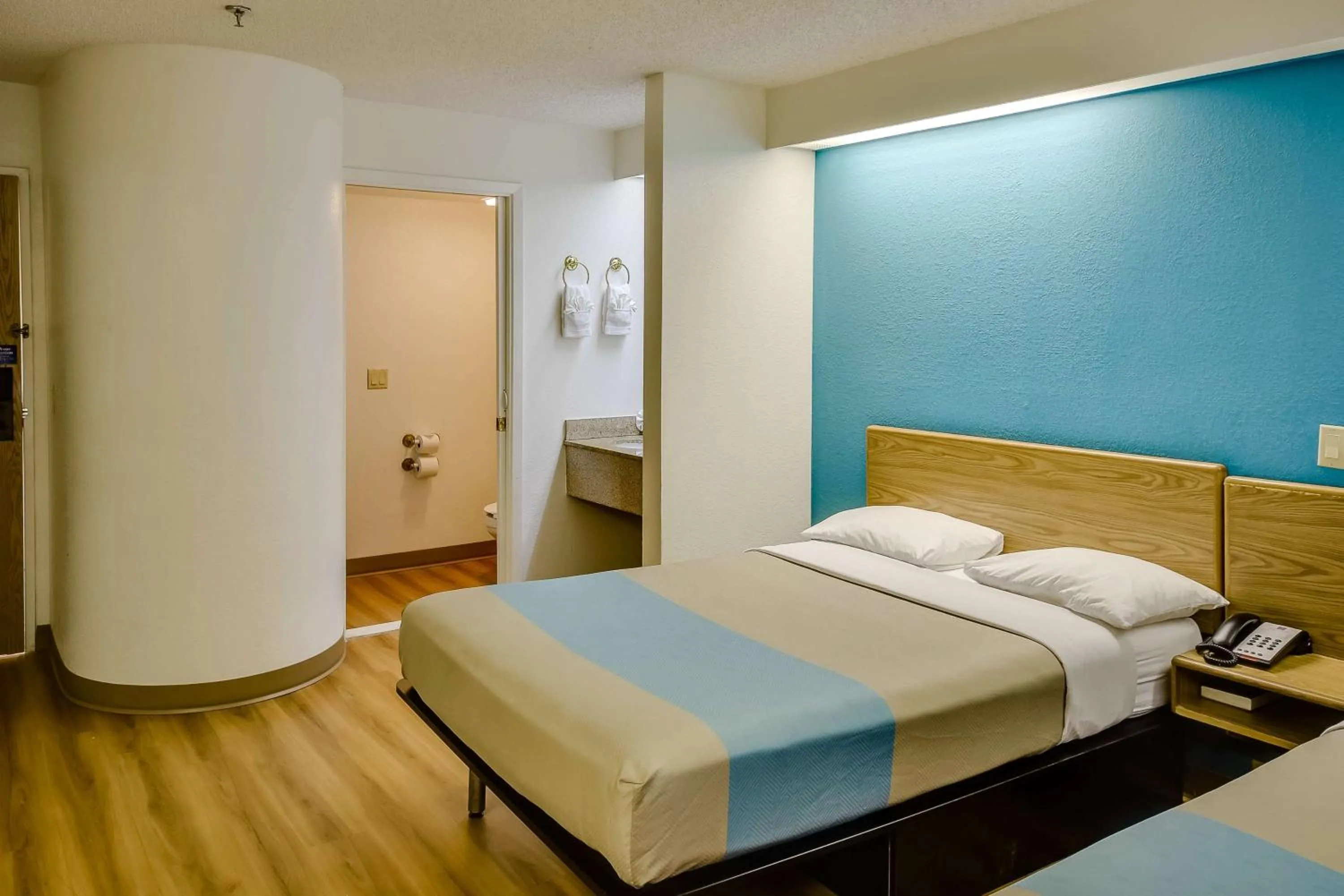 Queen Room - single occupancy - Disability Access - Roll in Shower in Motel 6-Katy, TX - Houston