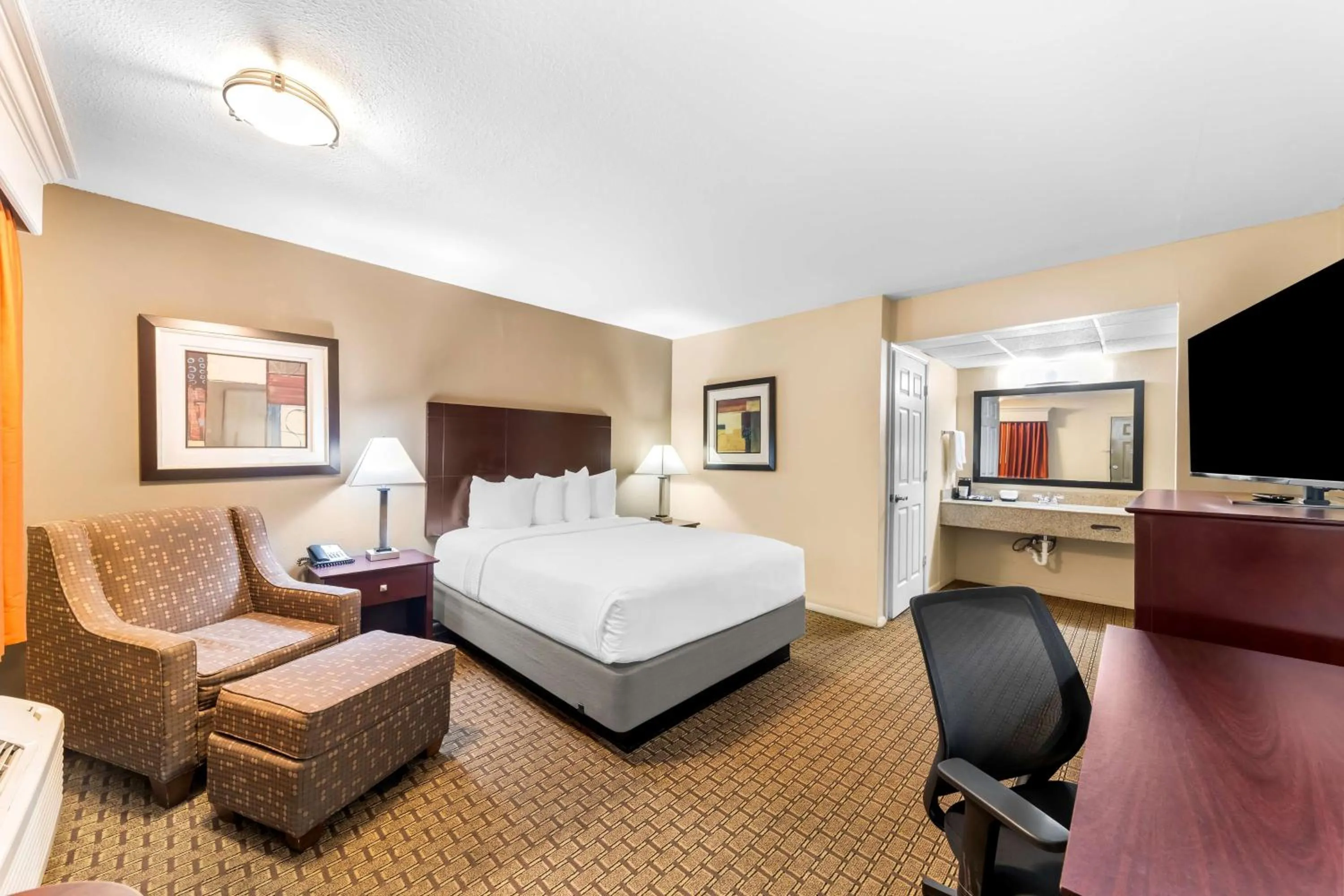 Queen Room - Disablity Access in Best Western Markita Inn