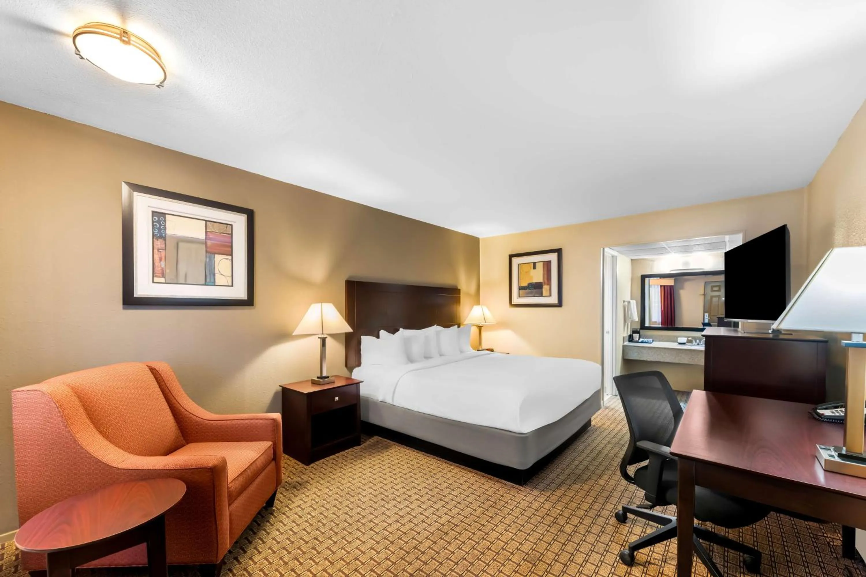 King Room with Roll-In Shower - Disability Access in Best Western Markita Inn