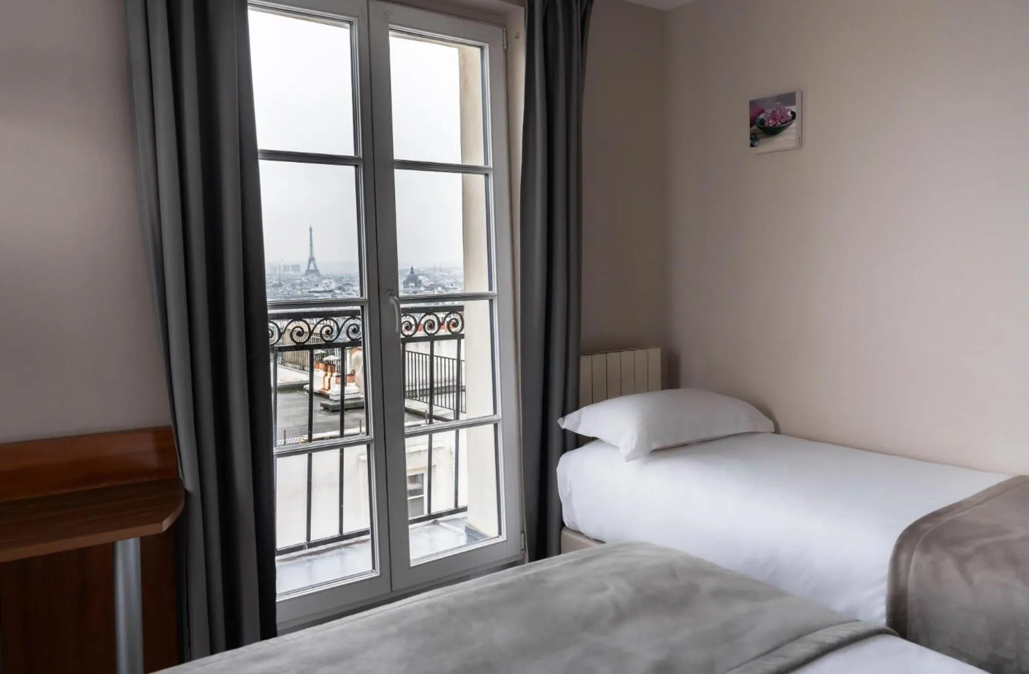 Superior Triple Room with Balcony and Eiffel Tower and Sacre Coeur View in Timhotel Montmartre