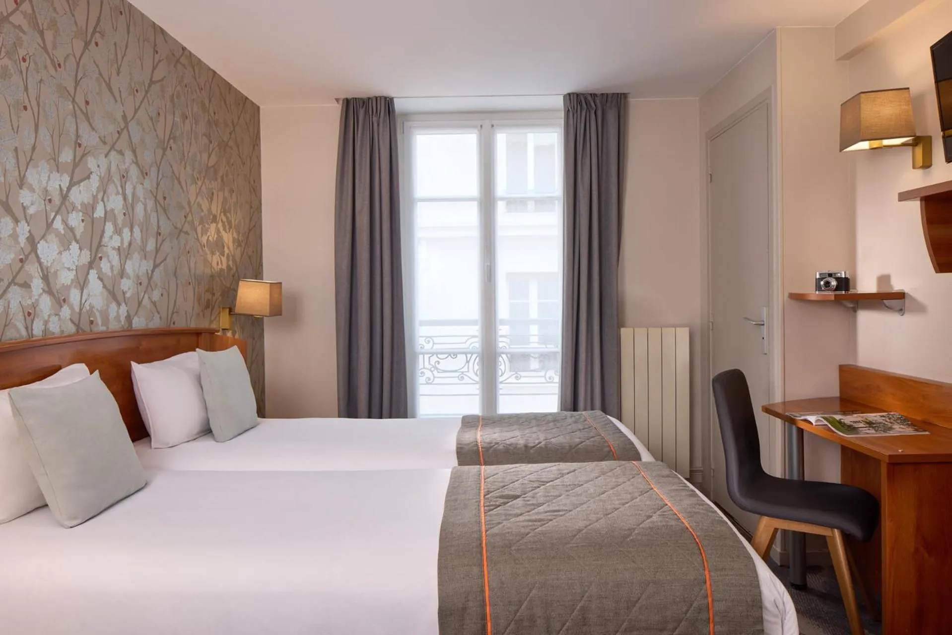 Comfort Twin Room in Timhotel Montmartre